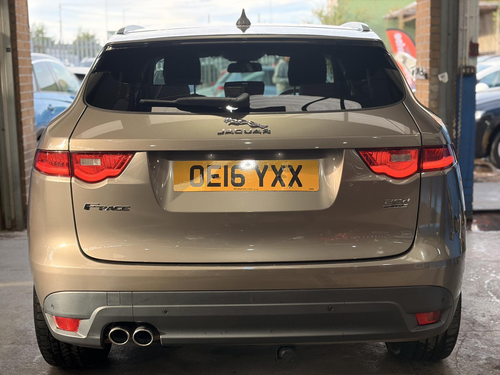 Jaguar F-Pace - Image 9