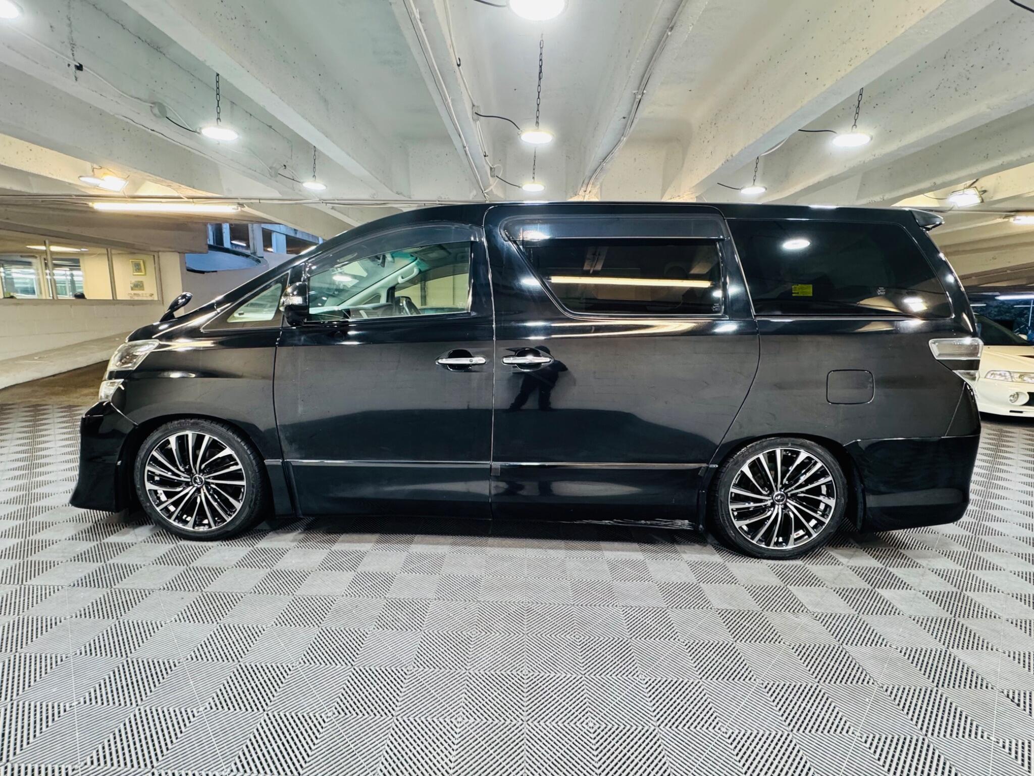 Toyota Vellfire - Image 3