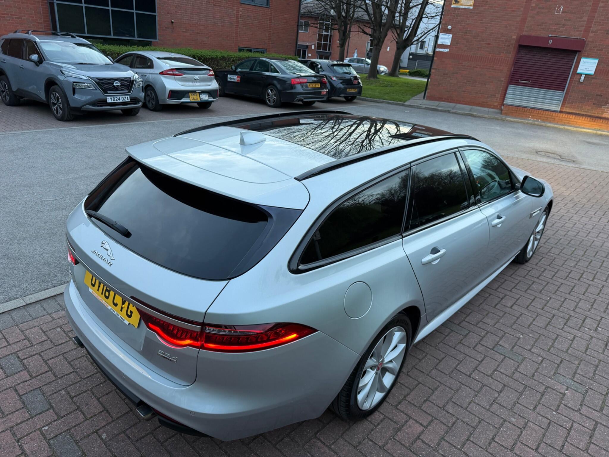 Jaguar XF - Image 25