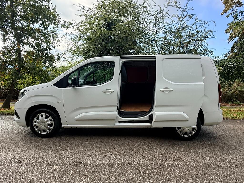 Vauxhall Combo - Image 10