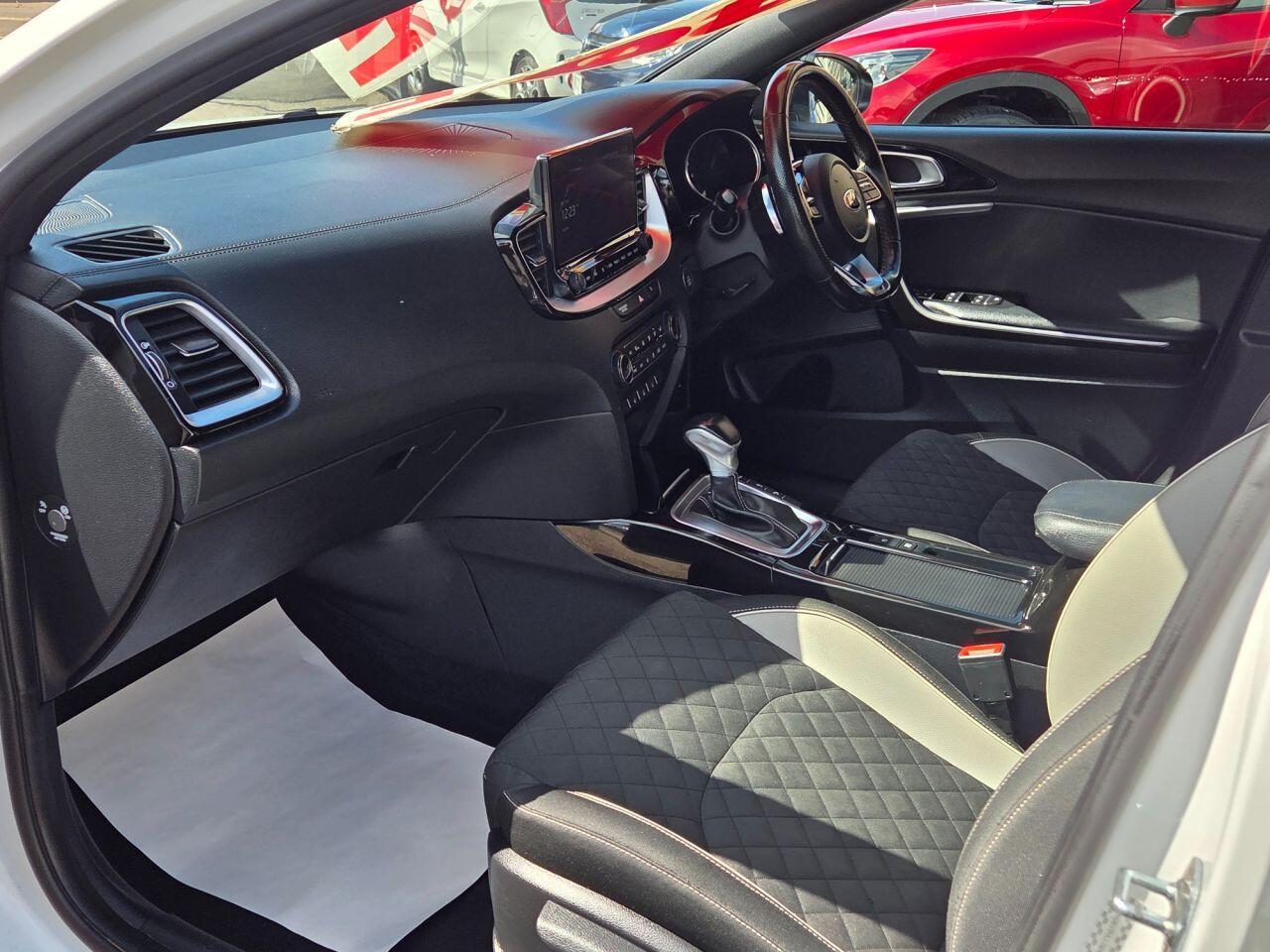 Kia ProCeed - Image 19