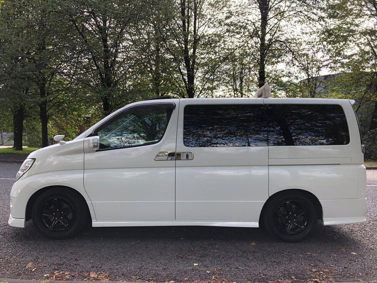Nissan Elgrand - Image 4