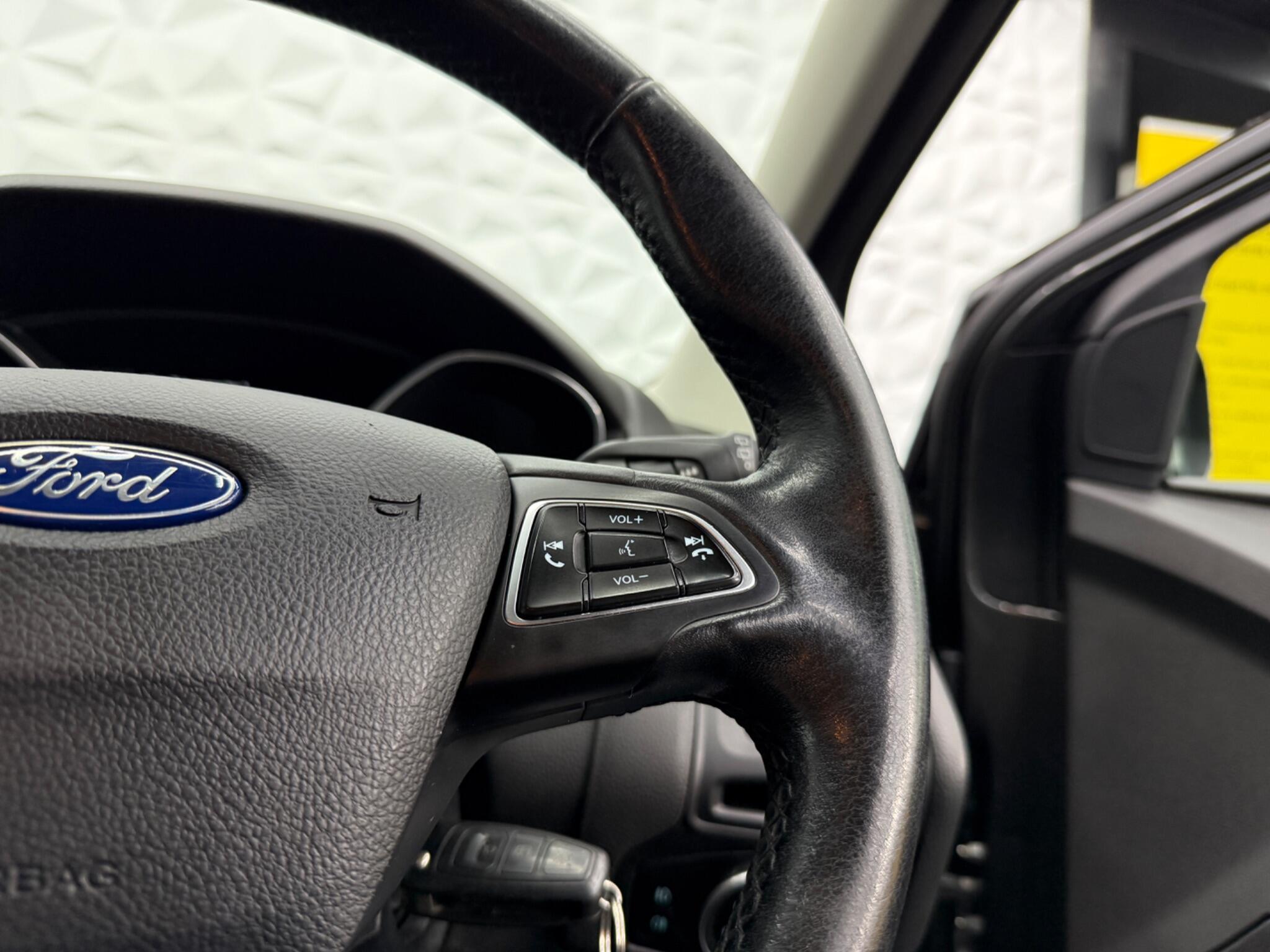 Ford Focus - Image 27