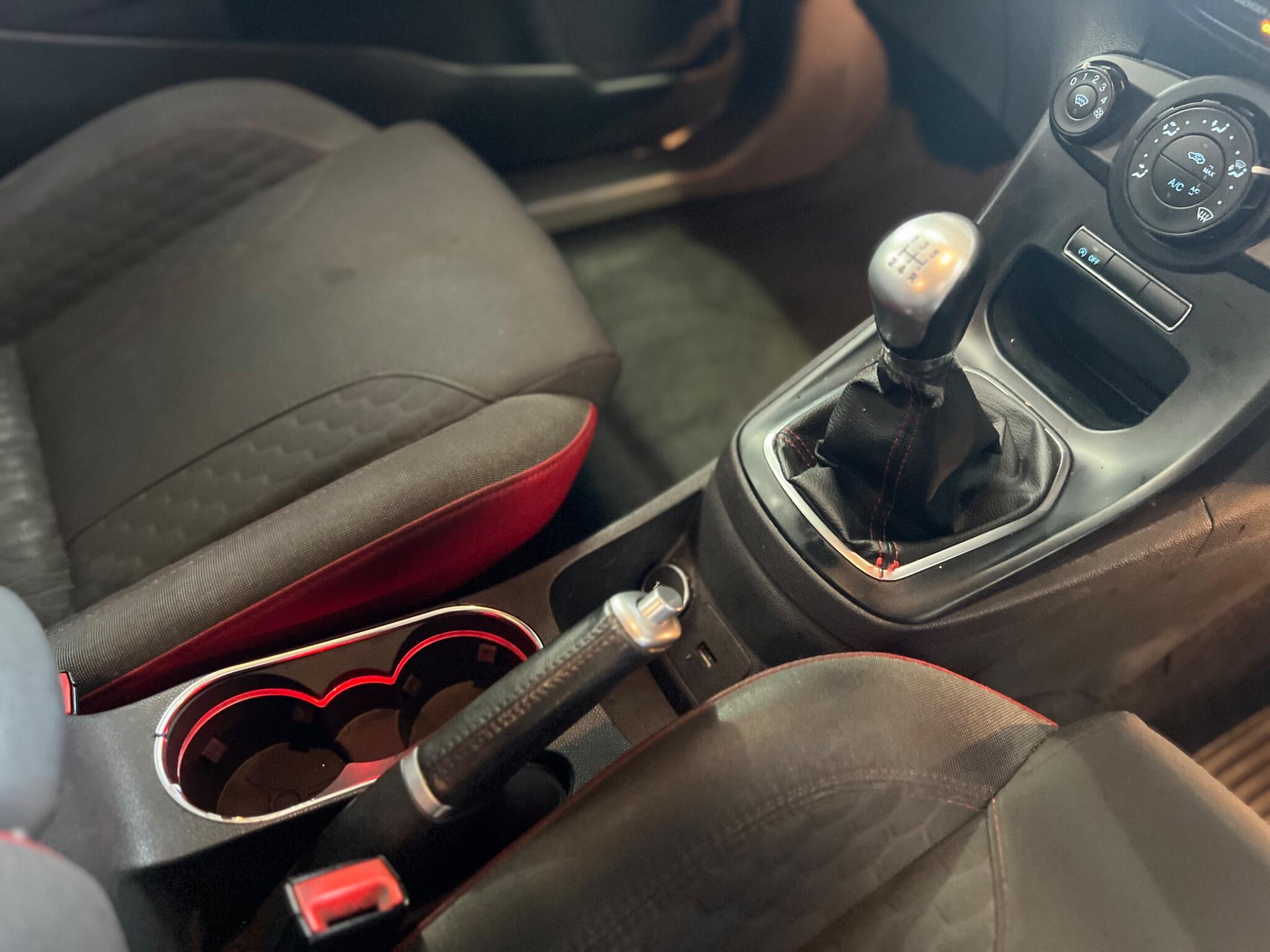 Ford Fiesta - Image 13