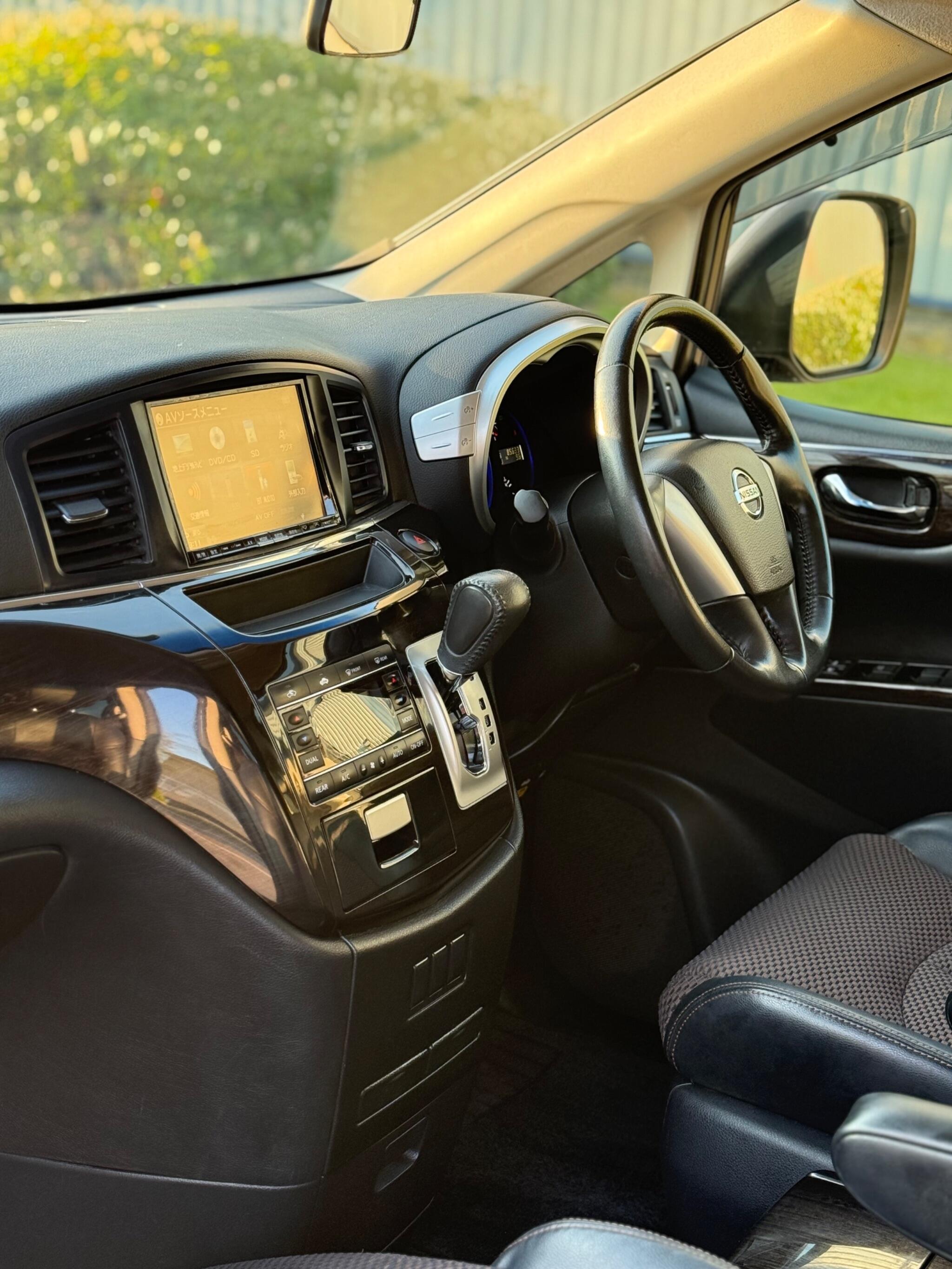 Nissan Elgrand - Image 21