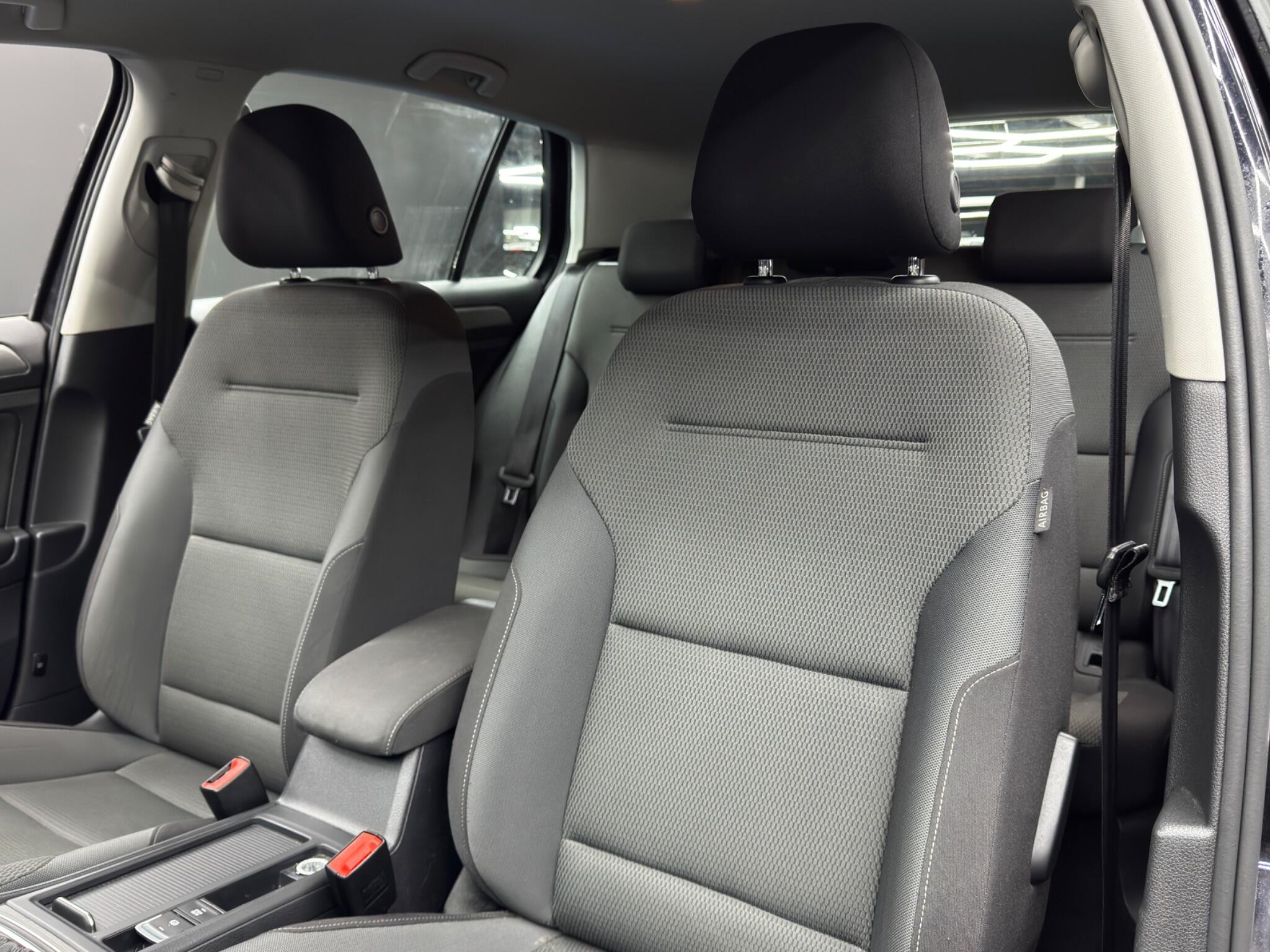 Volkswagen Golf - Image 13