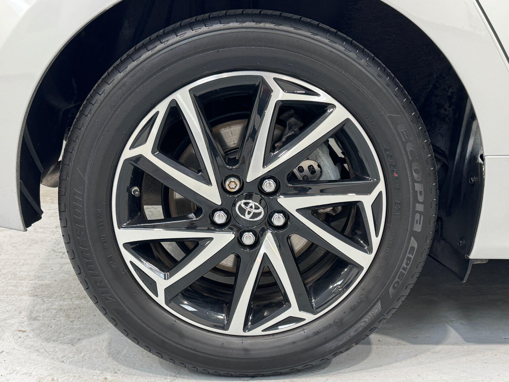 Toyota Yaris - Image 18