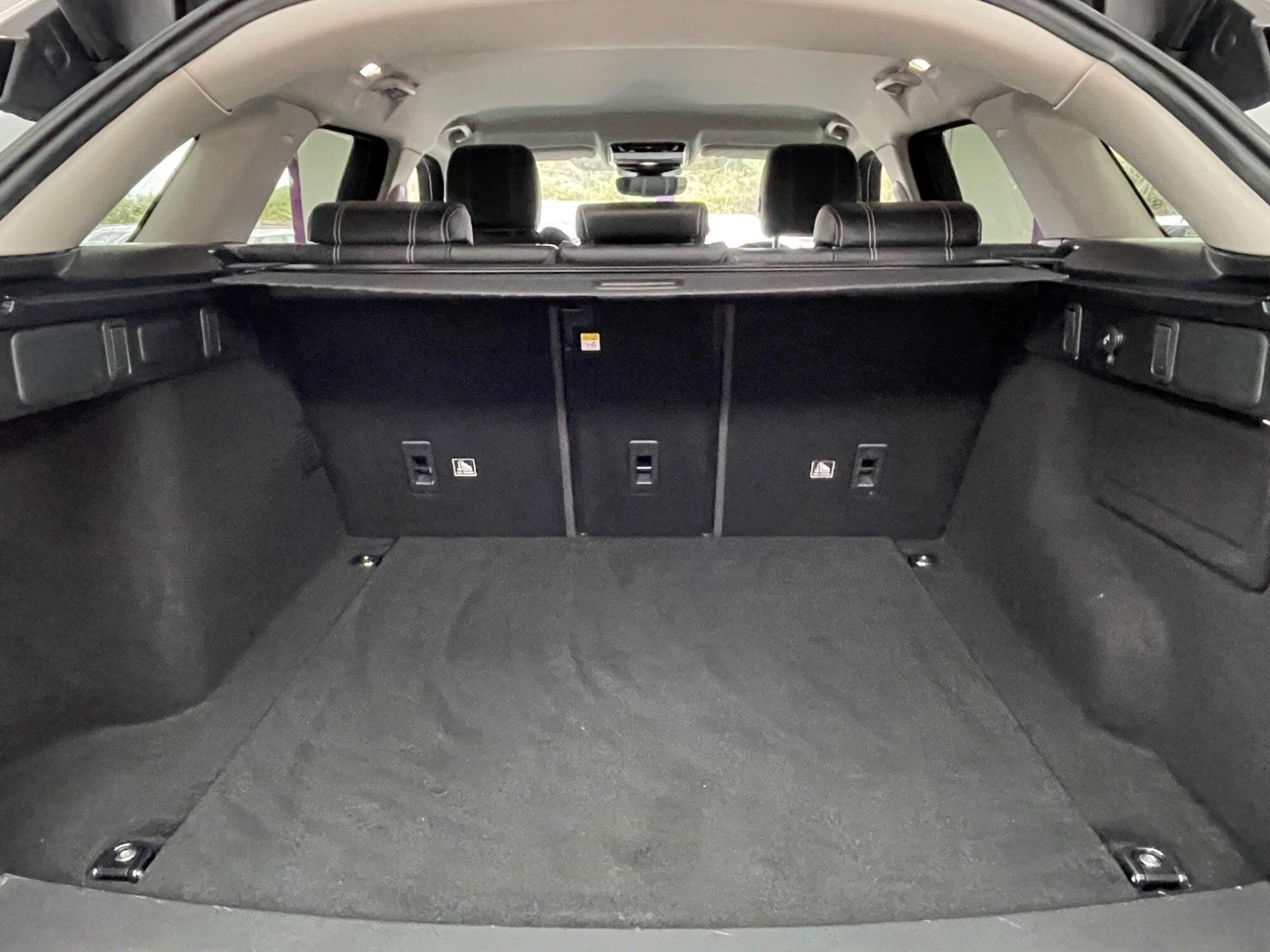 Land Rover Range Rover Velar - Image 18