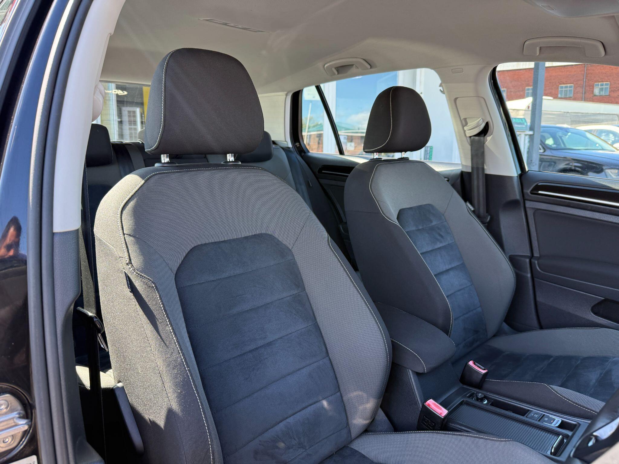 Volkswagen Golf - Image 28