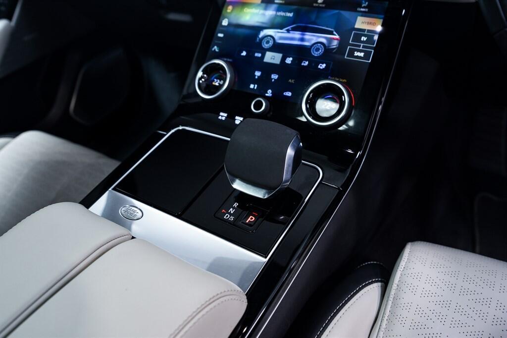 Land Rover Range Rover Velar - Image 18