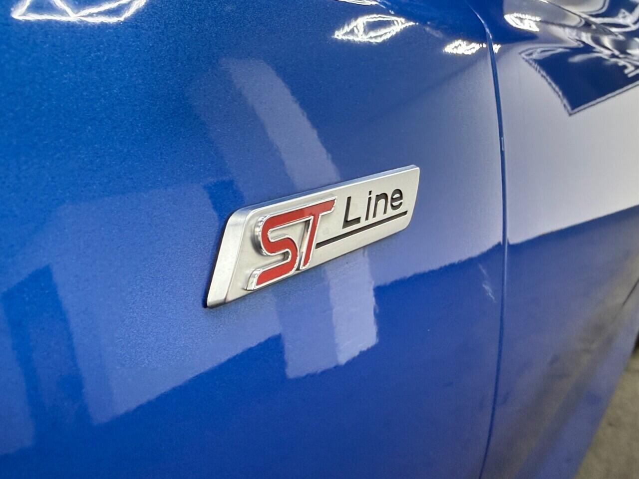 Ford Focus - Image 11