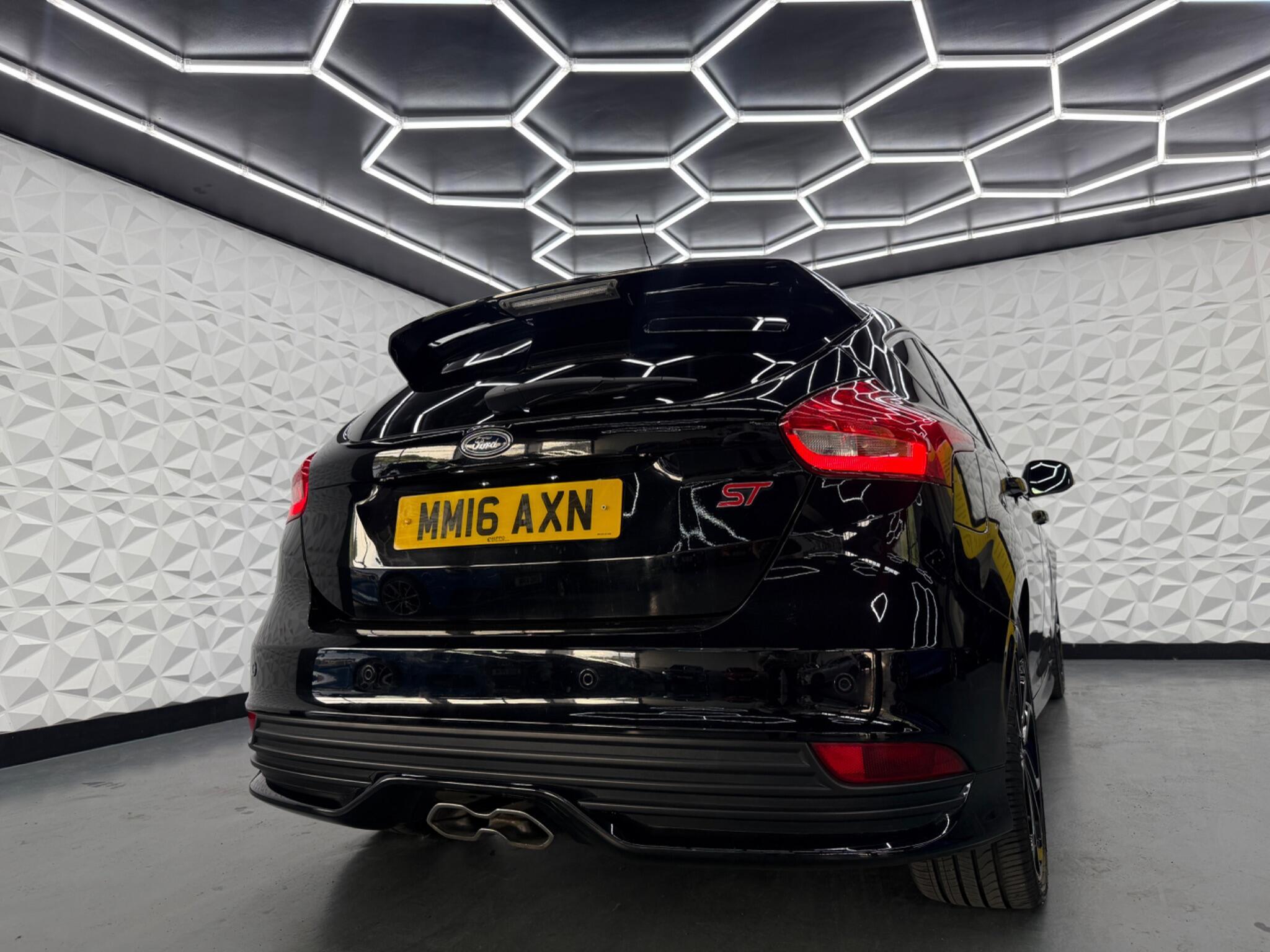 Ford Focus - Image 17