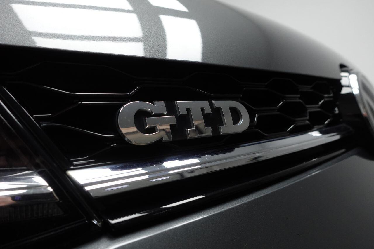 Volkswagen Golf - Image 12