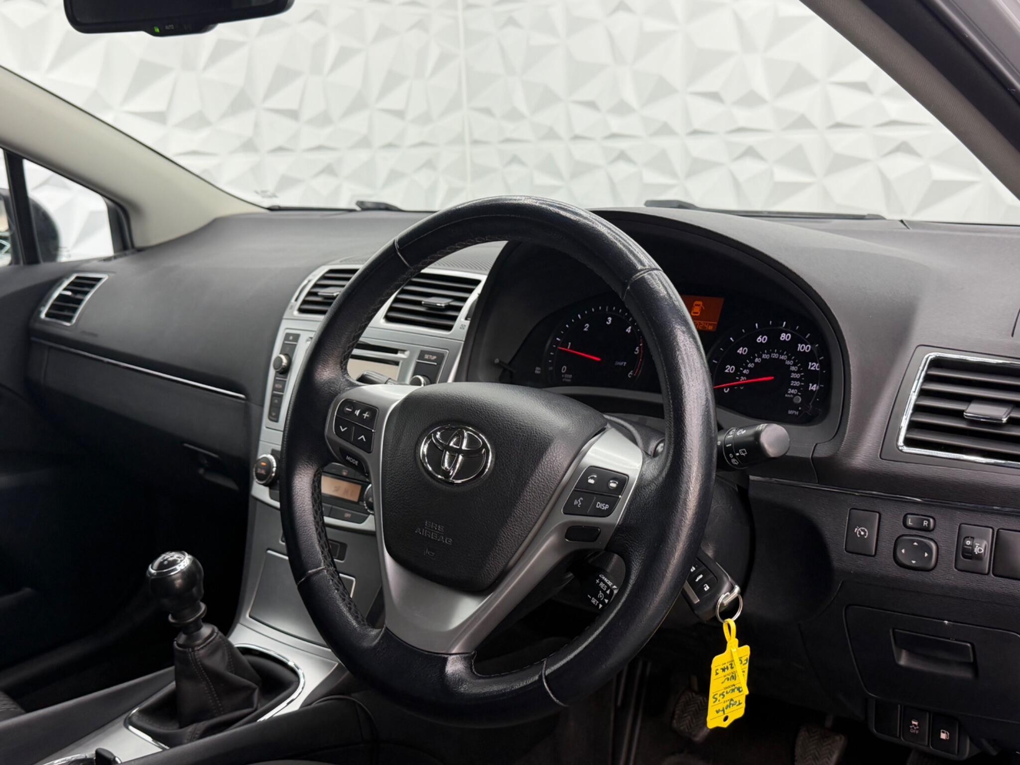 Toyota Avensis - Image 15