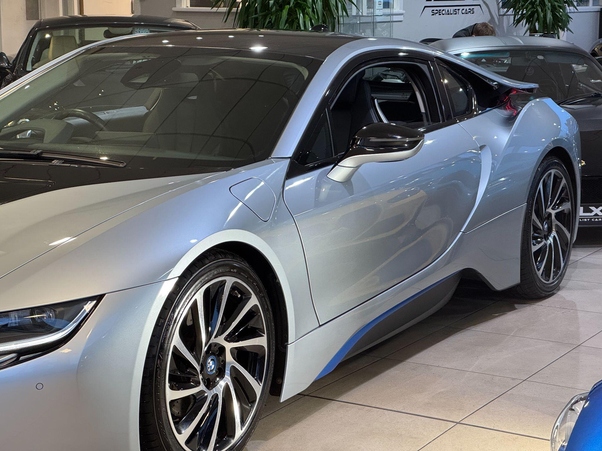 BMW i8 - Image 11