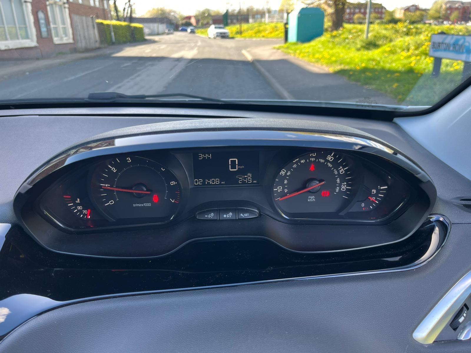 Peugeot 208 - Image 12