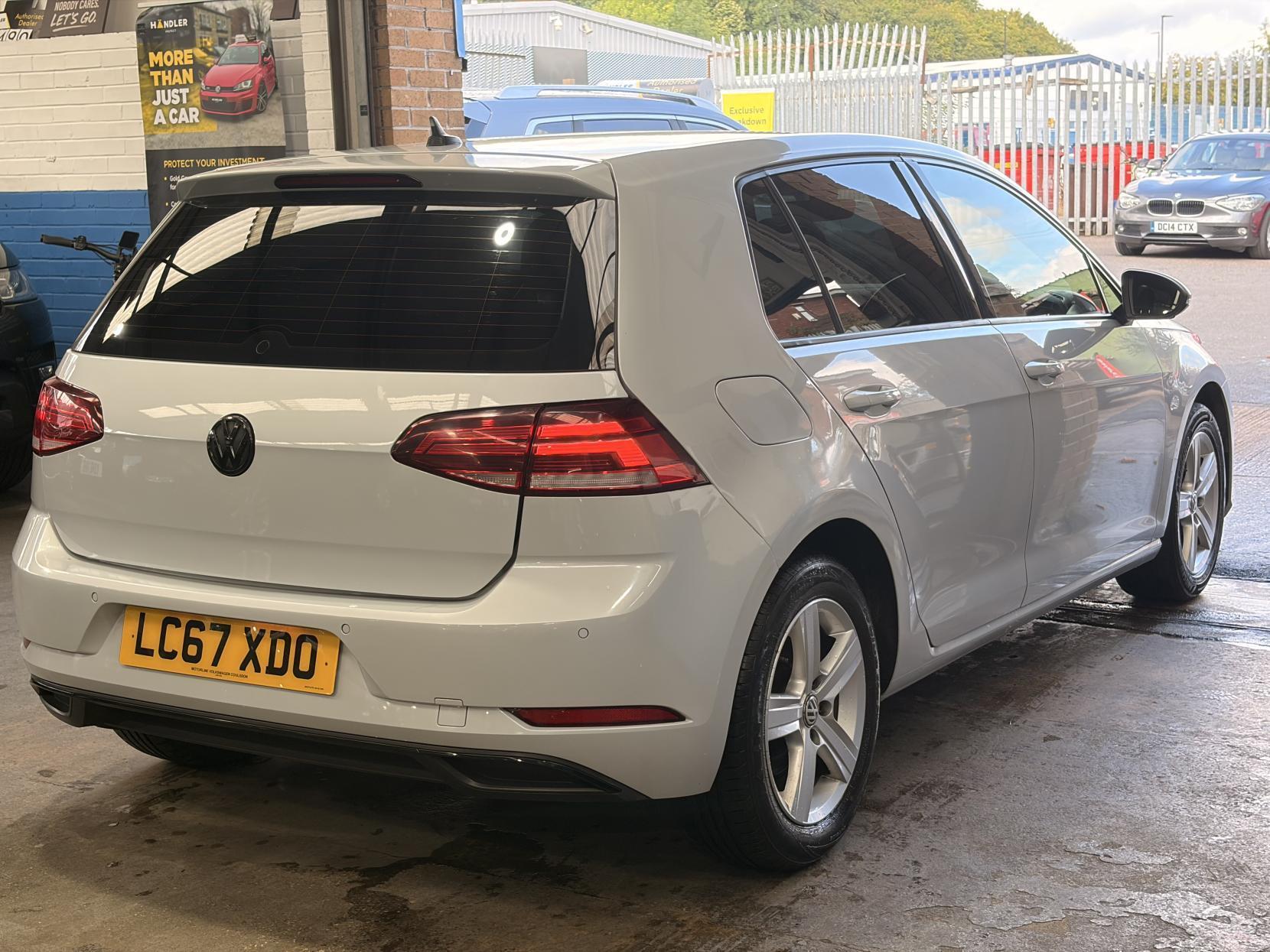 Volkswagen Golf - Image 8