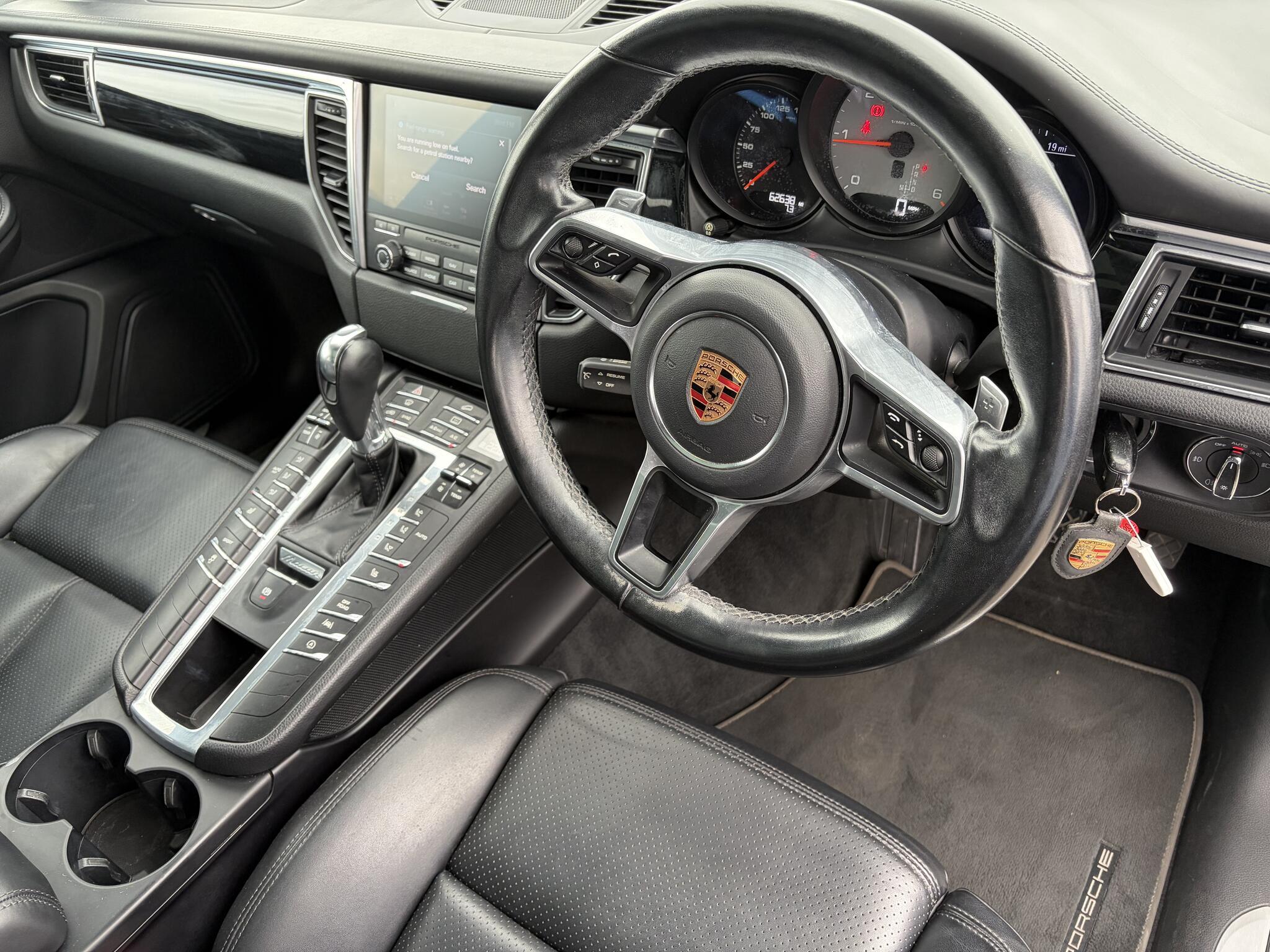 Porsche Macan - Image 12