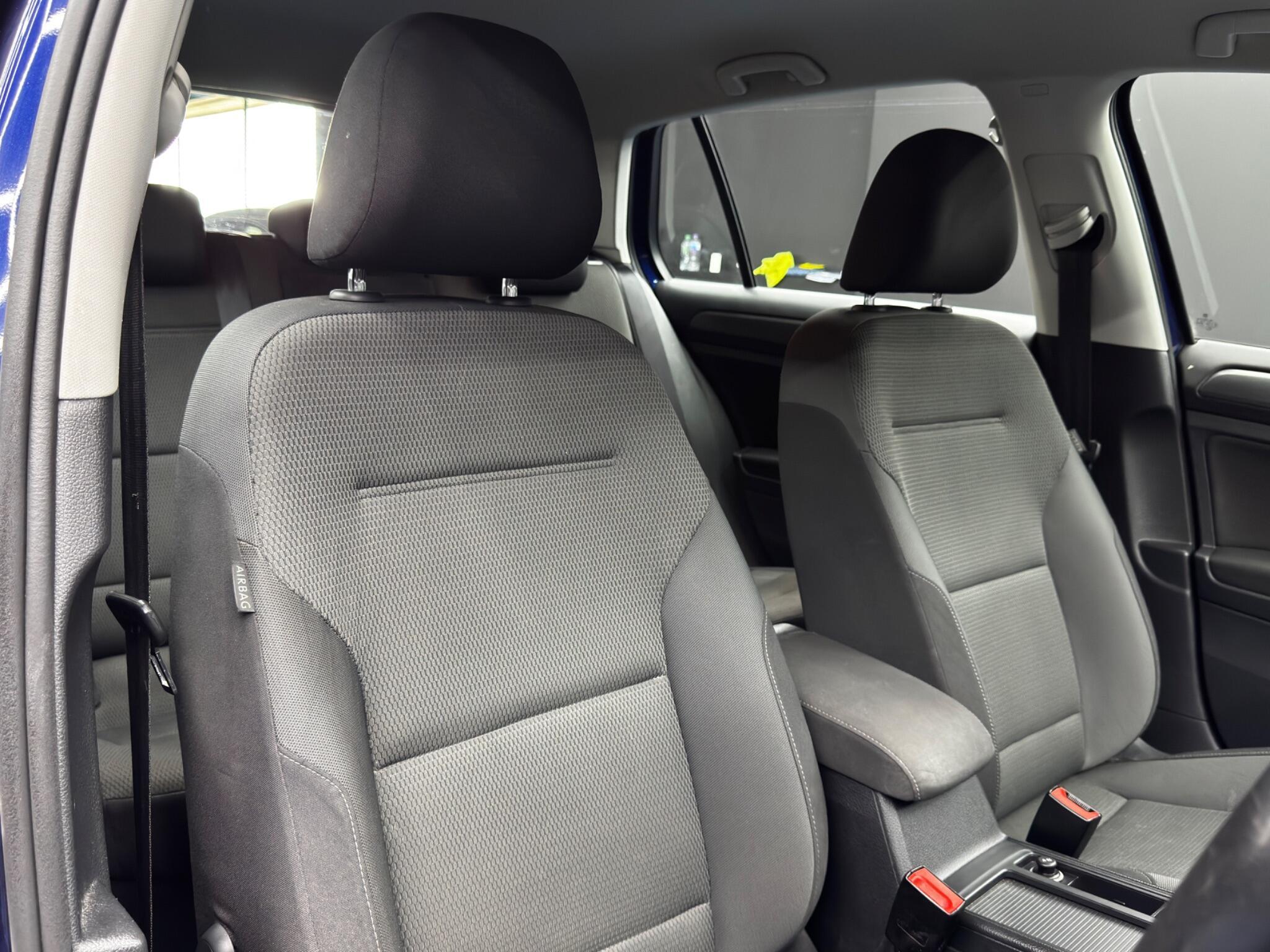 Volkswagen Golf - Image 12