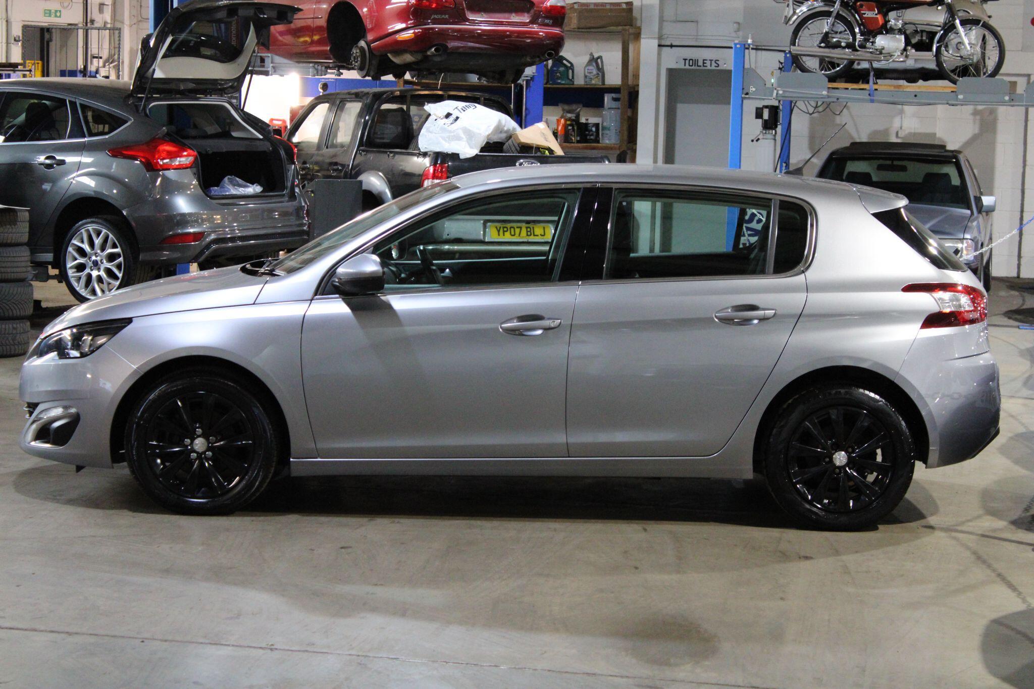 Peugeot 308 - Image 5