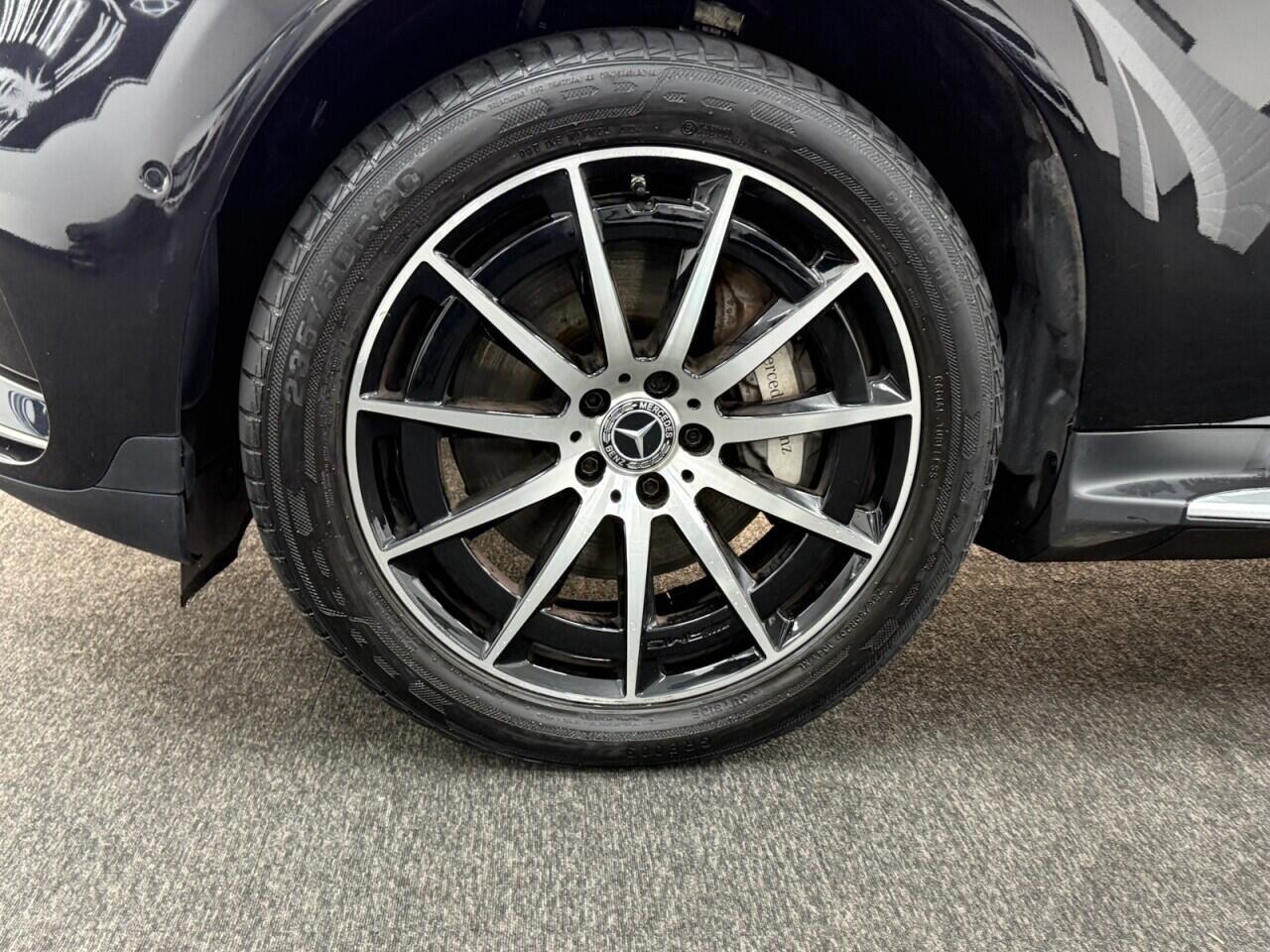 Mercedes Eqc - Image 11