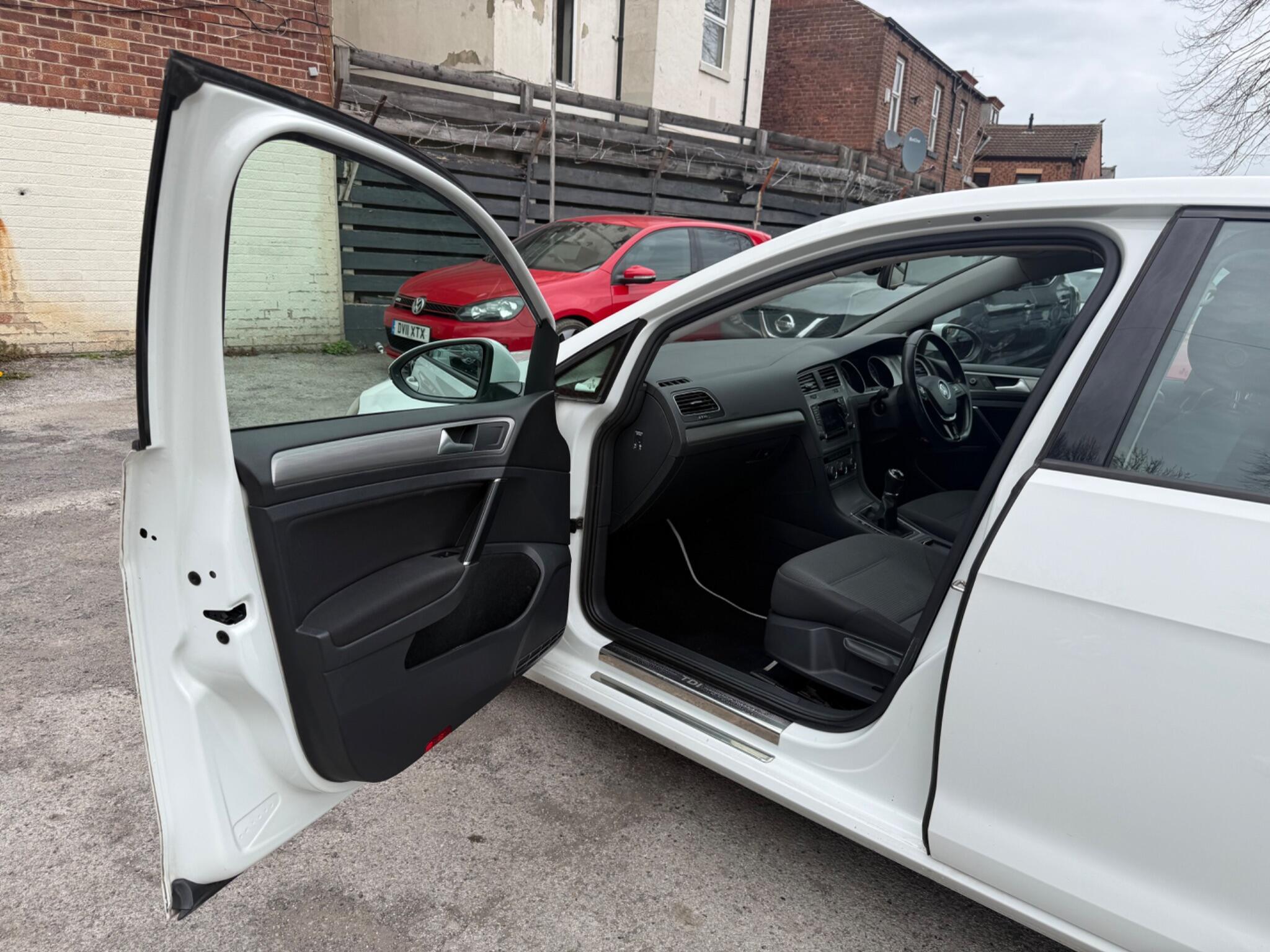 Volkswagen Golf - Image 24