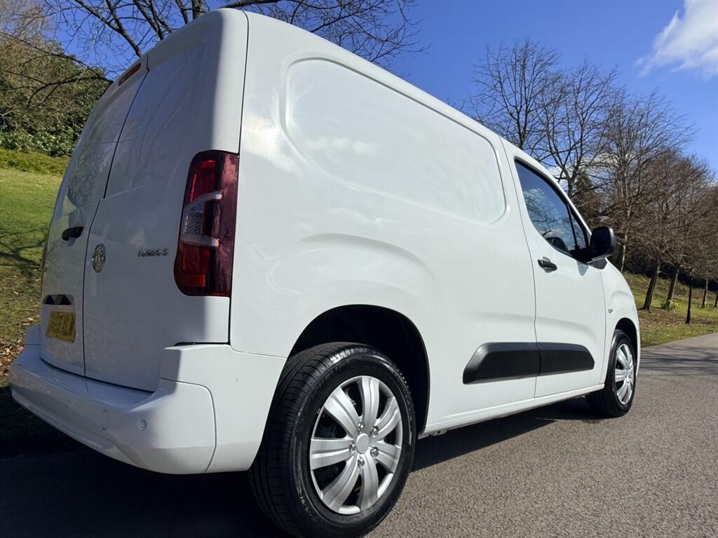 Vauxhall Combo - Image 7