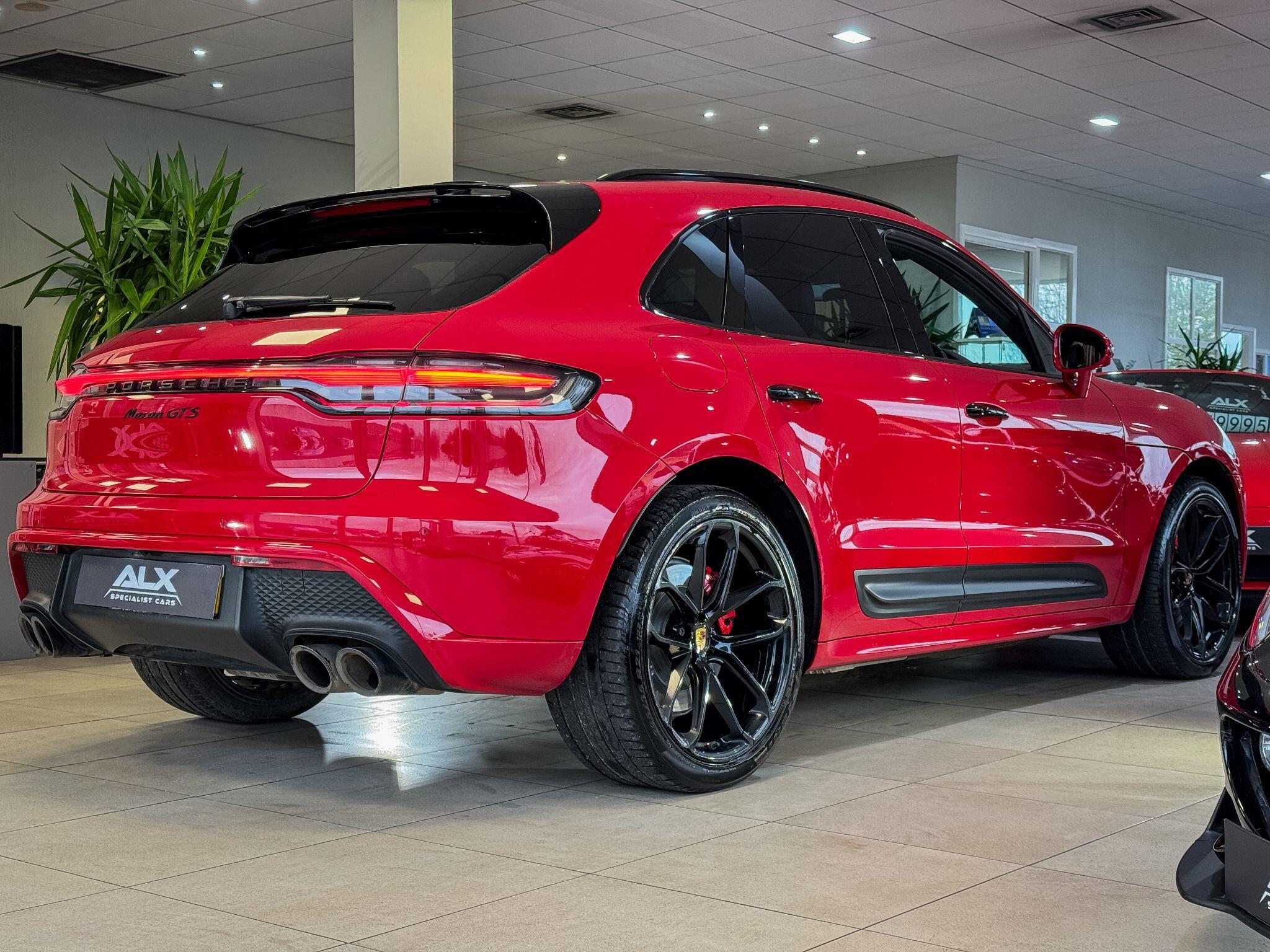 Porsche Macan - Image 22