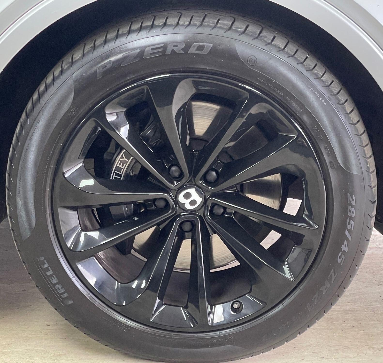 Bentley Bentayga - Image 15