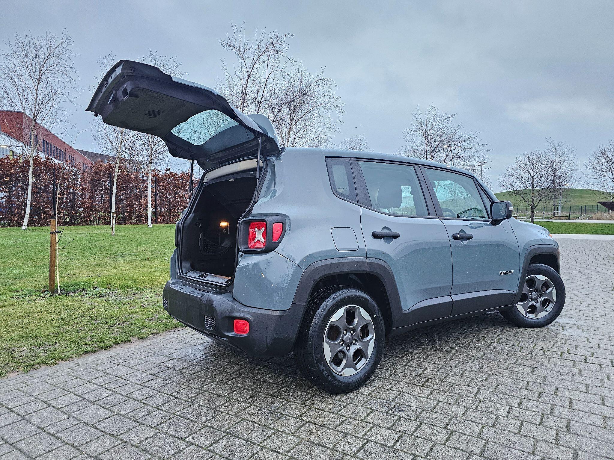 Jeep Renegade - Image 18
