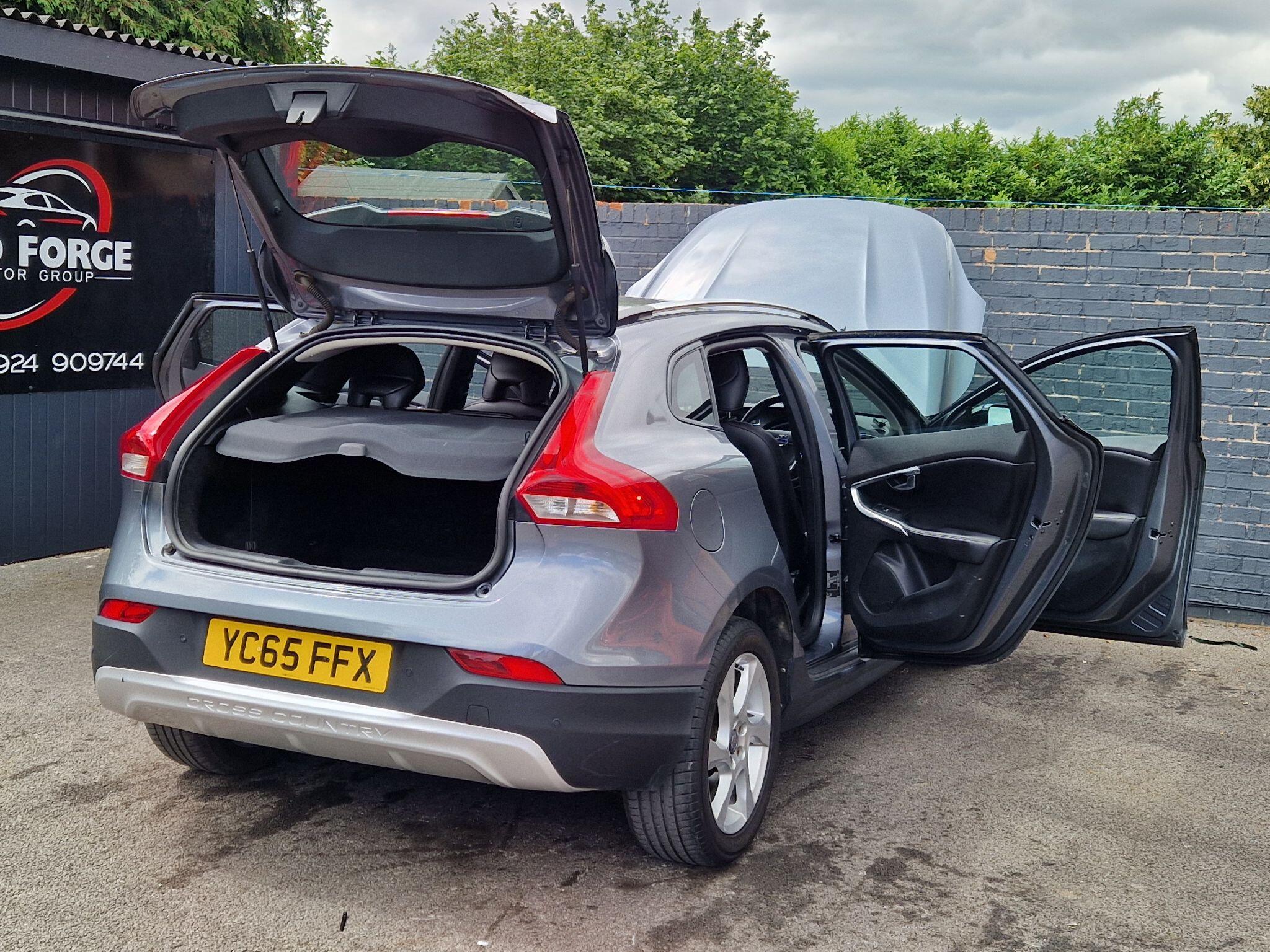 Volvo V40 CROSS COUNTRY - Image 14