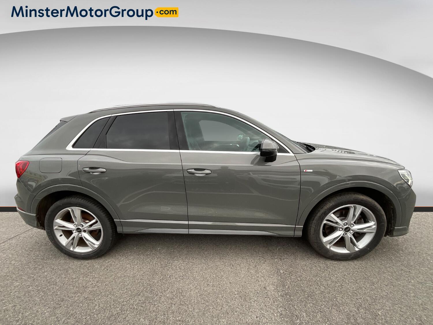 Audi Q3 - Image 2