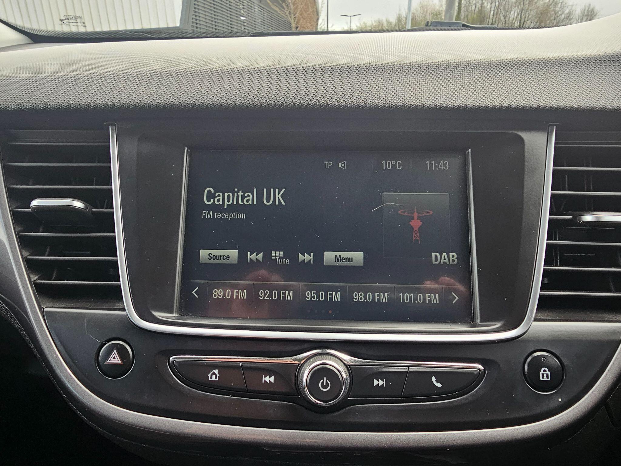 Vauxhall Crossland X - Image 17