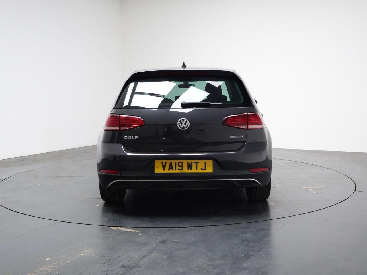Volkswagen Golf - Image 11
