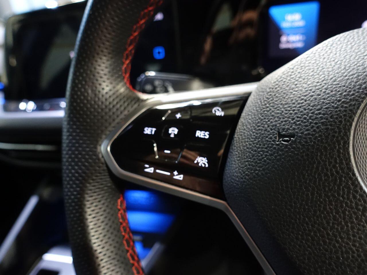 Volkswagen Golf - Image 24