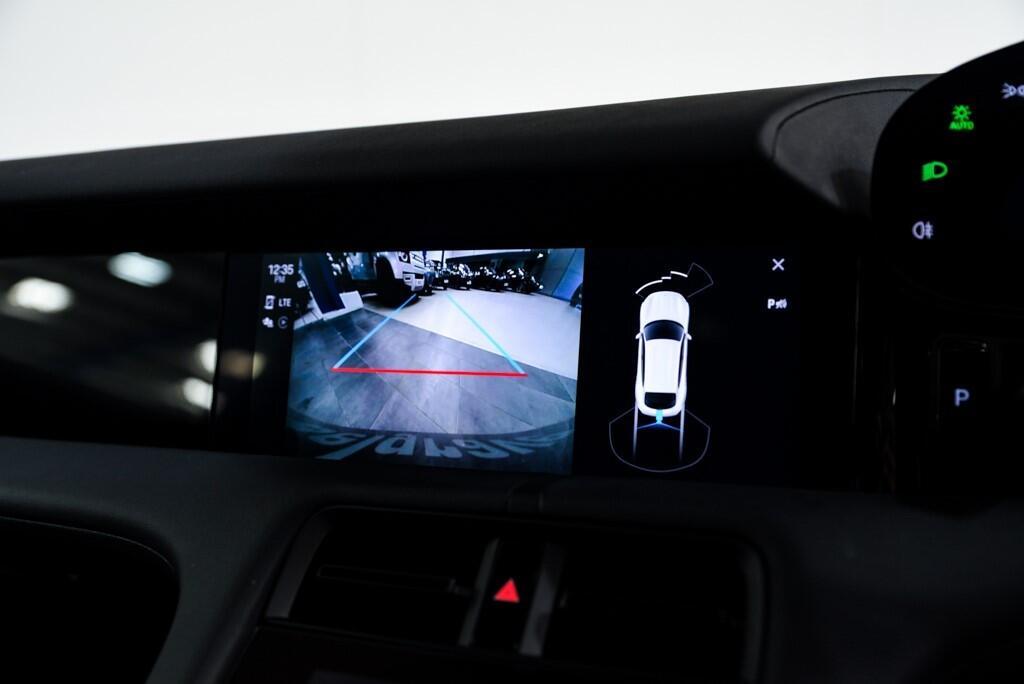 Porsche Taycan - Image 33