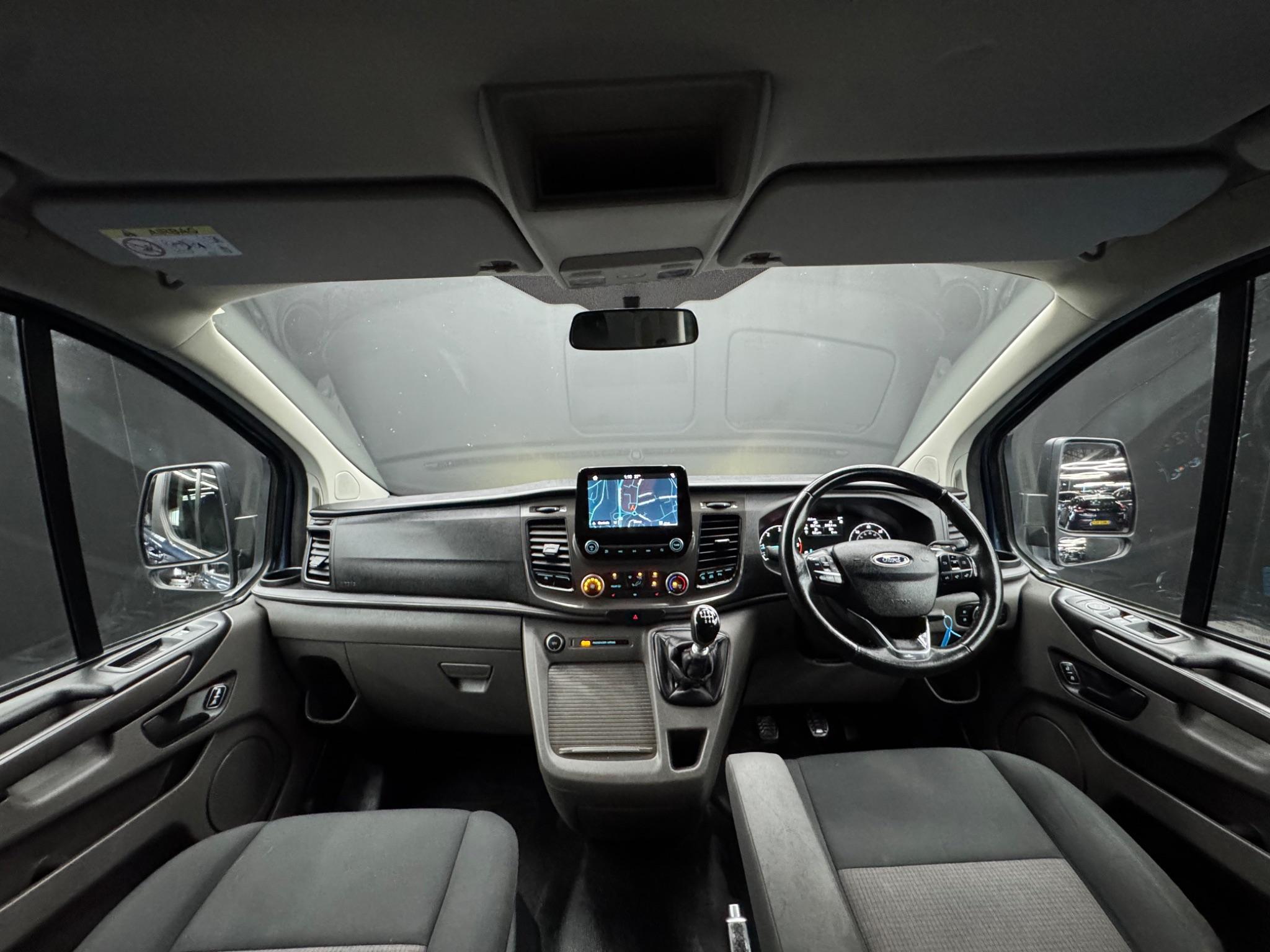 Ford TOURNEO CUSTOM - Image 18