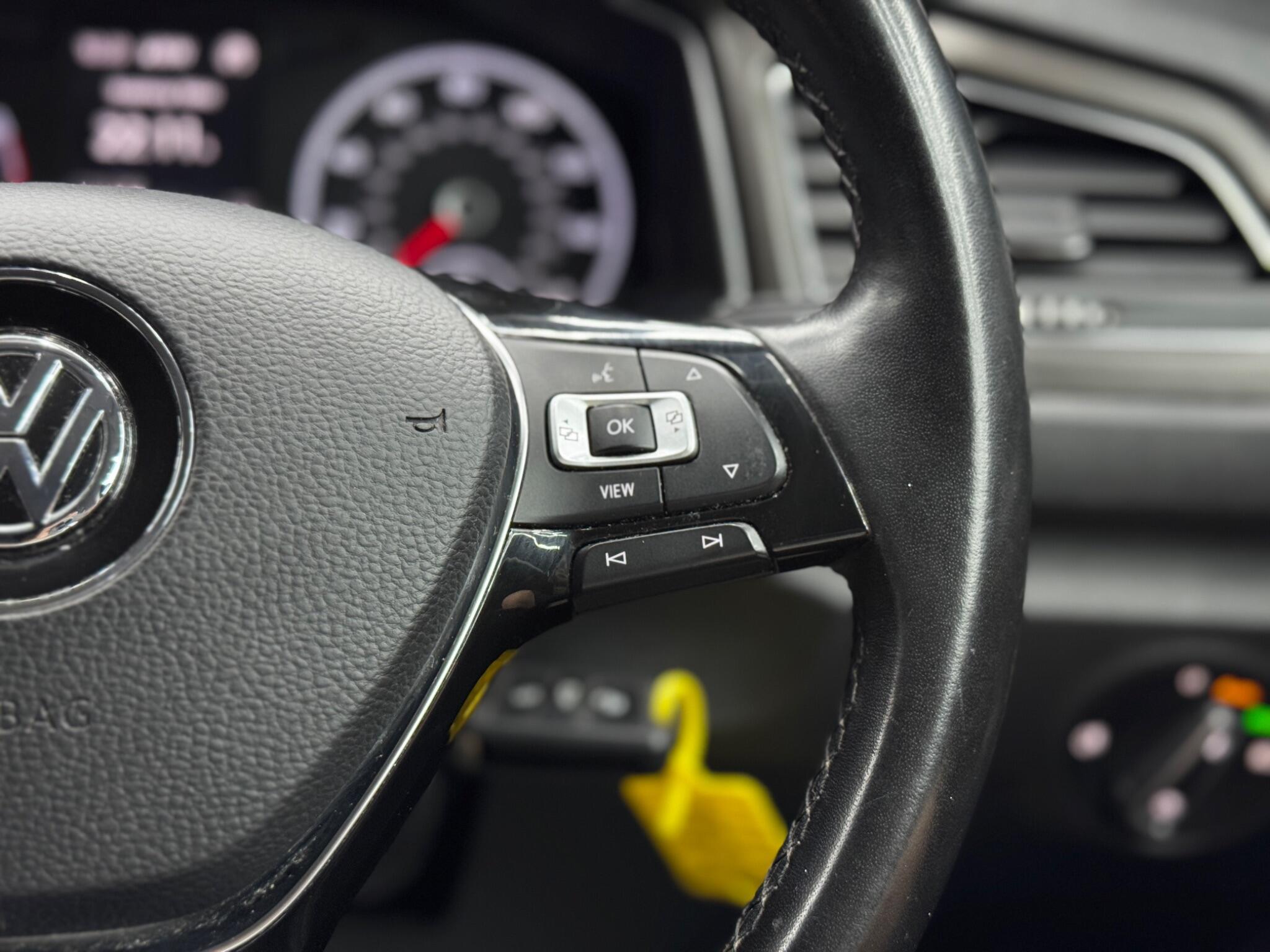 Volkswagen T-Roc - Image 20