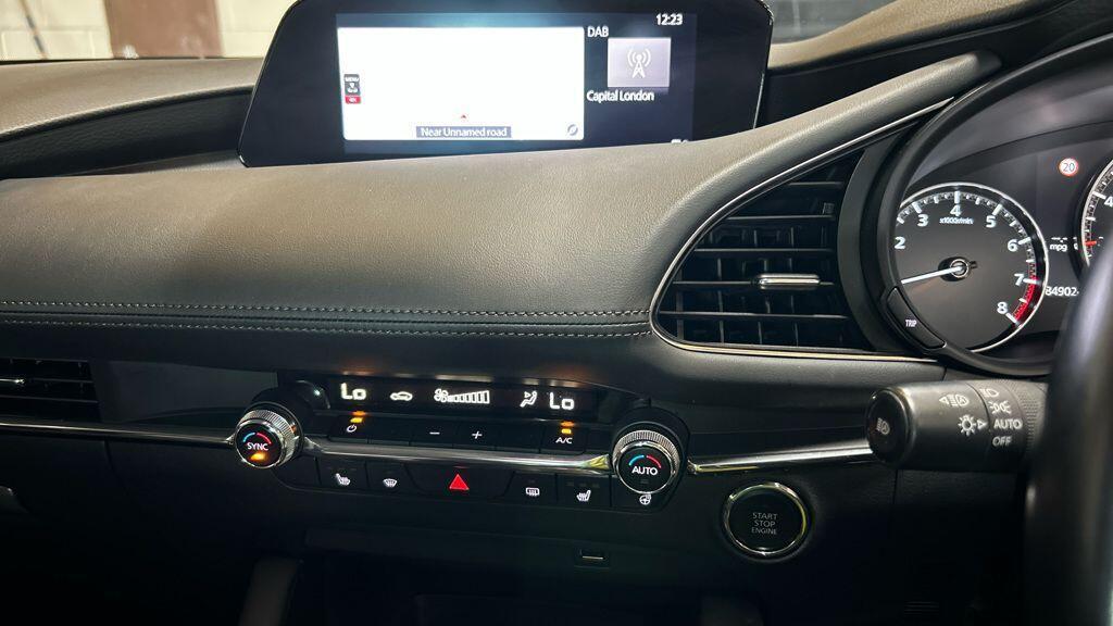 Mazda MAZDA3 - Image 2