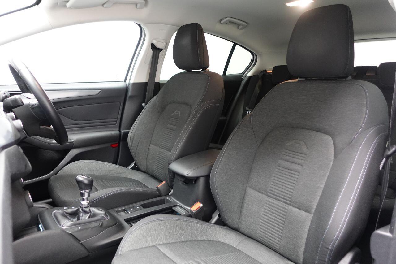 Ford Focus - Image 17