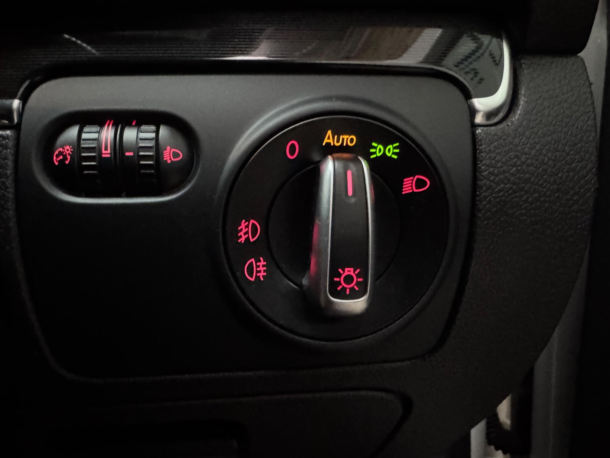 Volkswagen Golf - Image 19