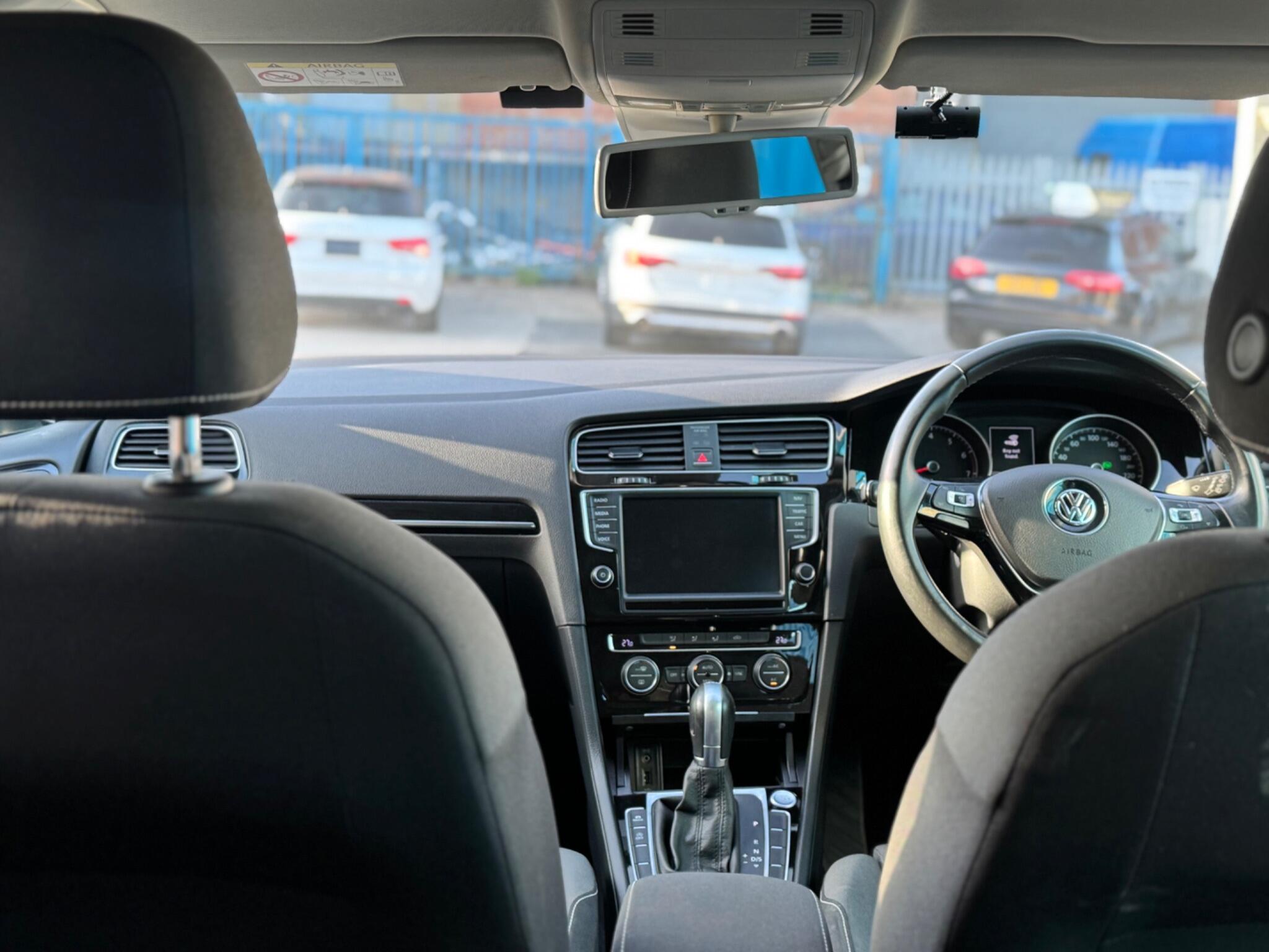 Volkswagen Golf - Image 59