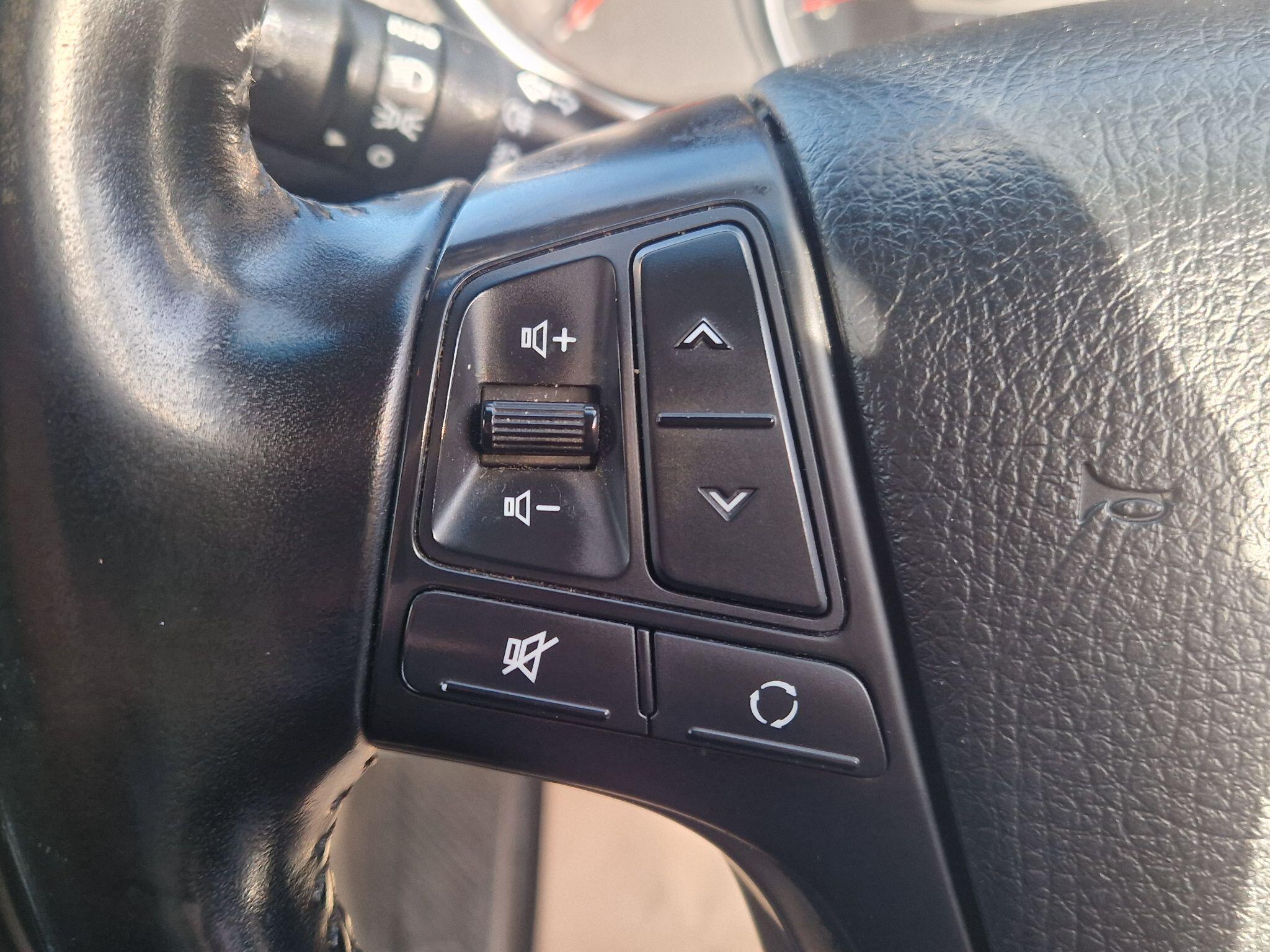 Kia Sorento - Image 50