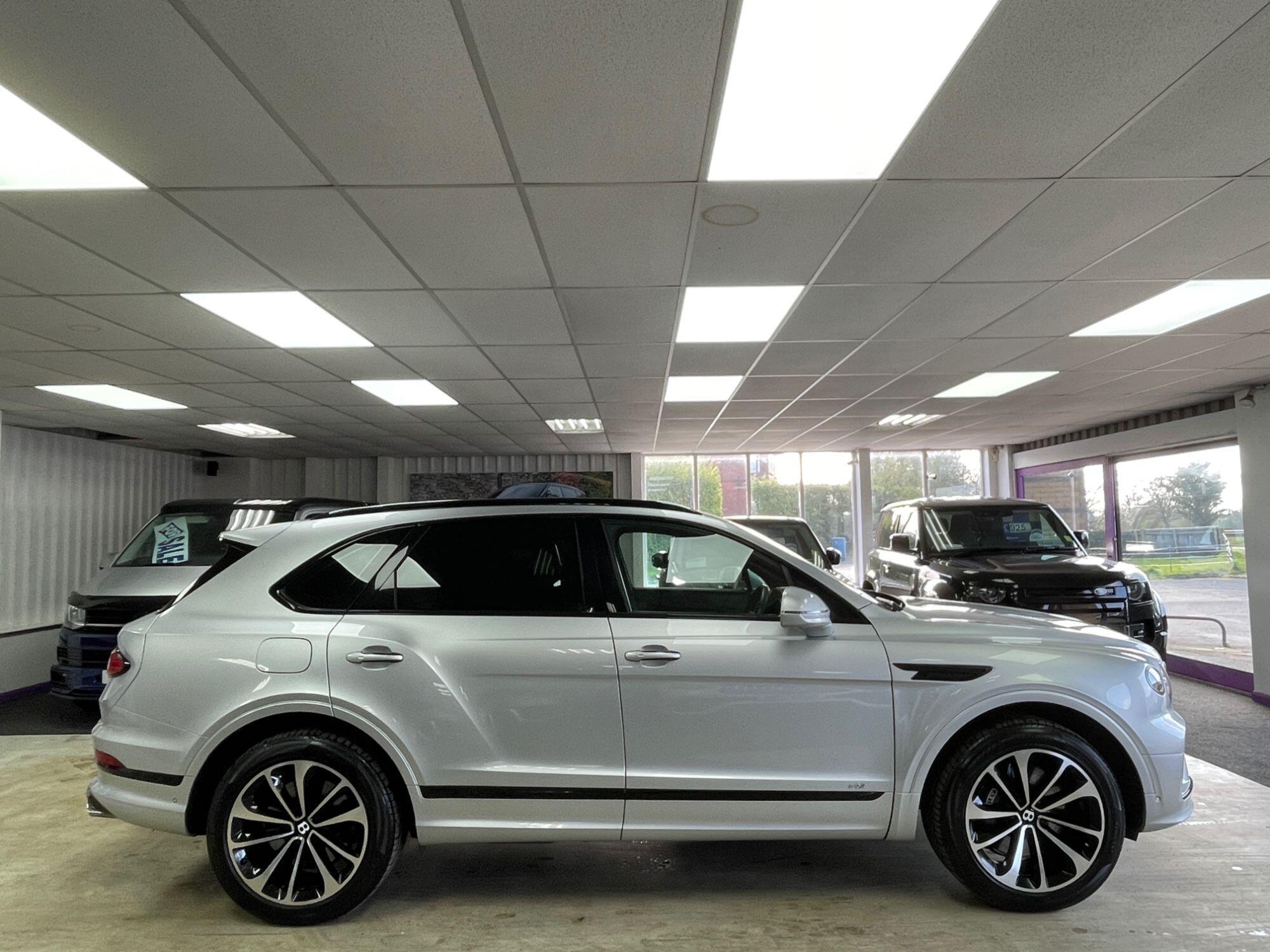 Bentley Bentayga - Image 13