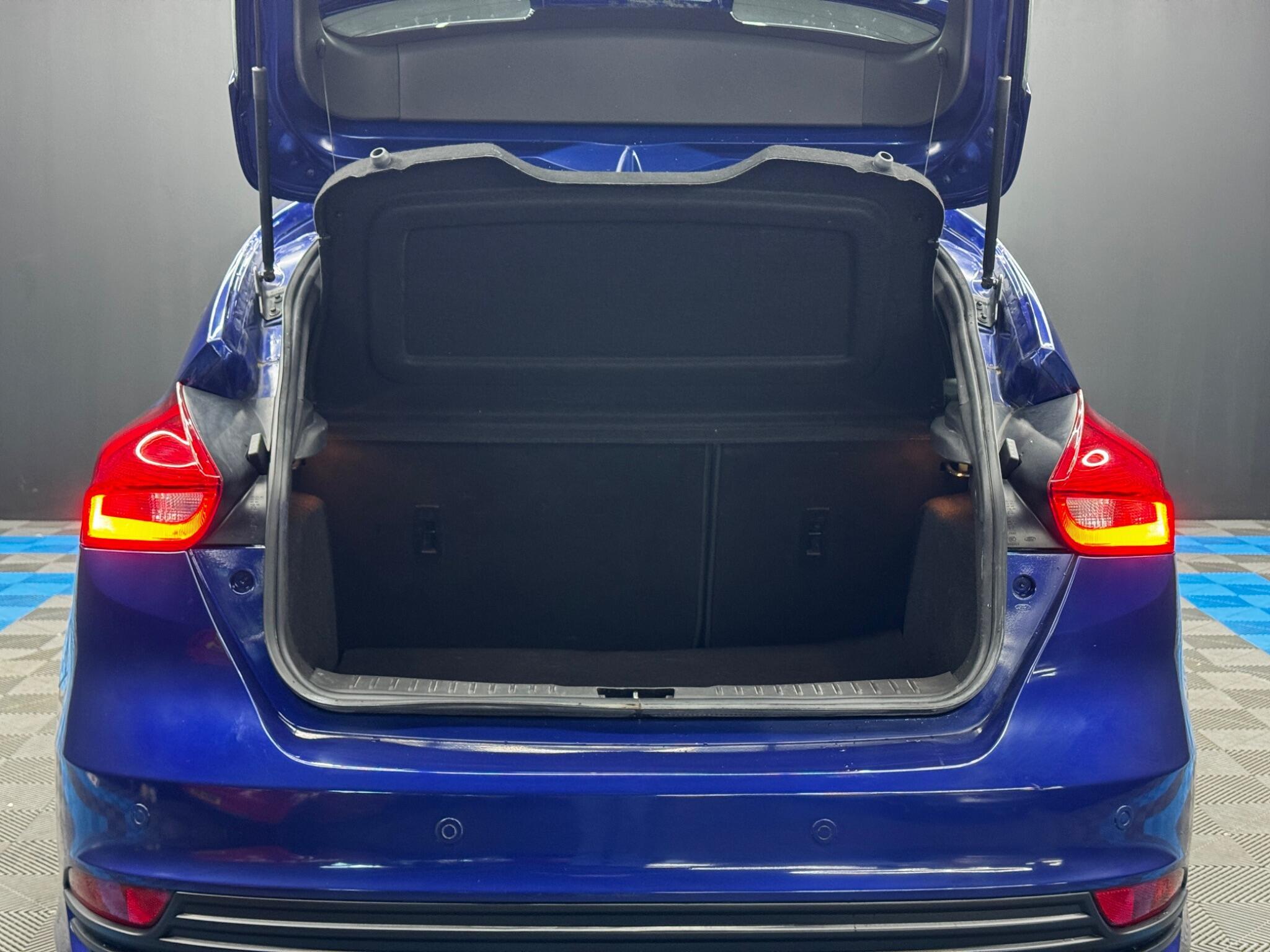 Ford Focus - Image 38