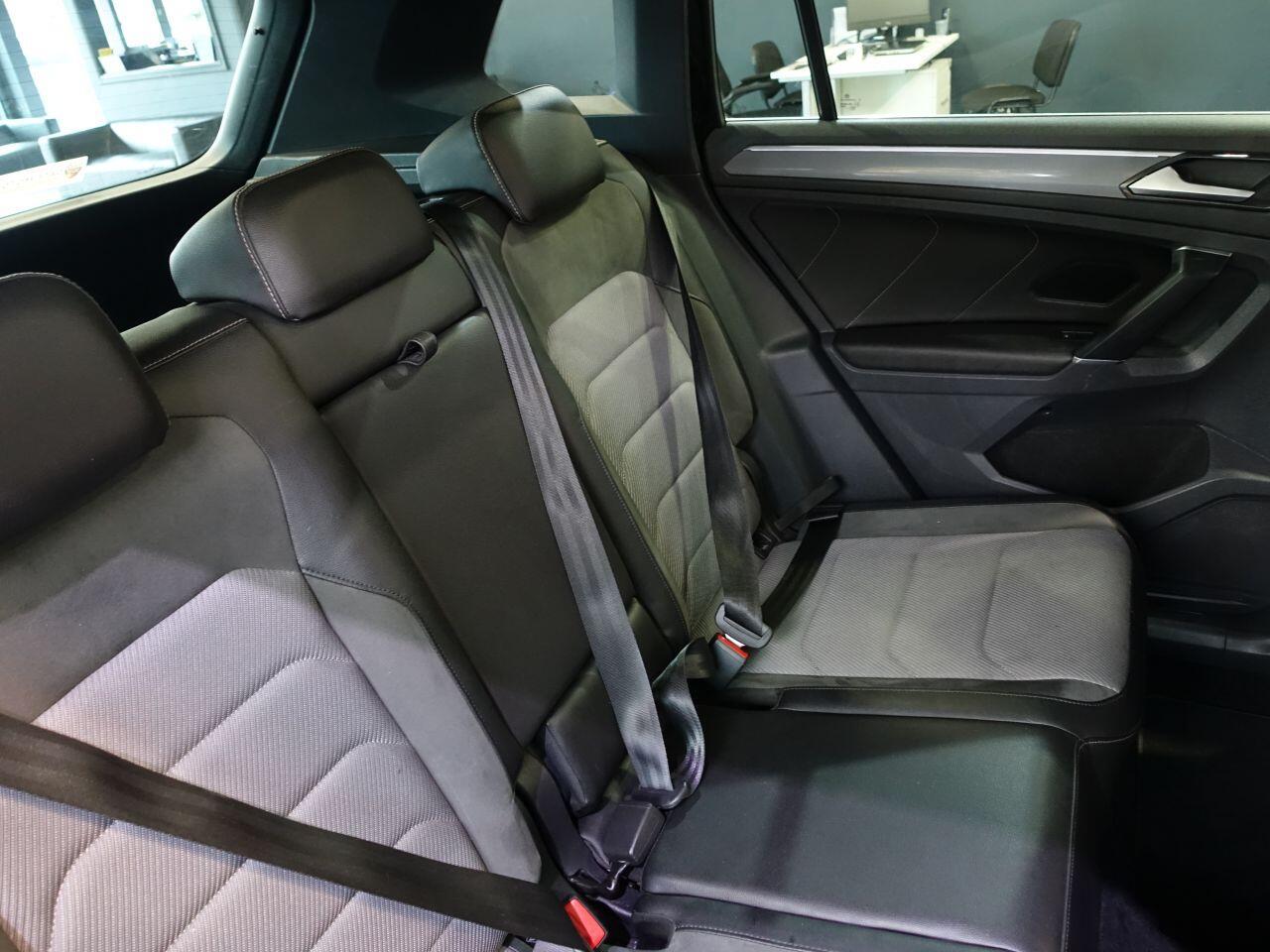 Volkswagen Tiguan - Image 16