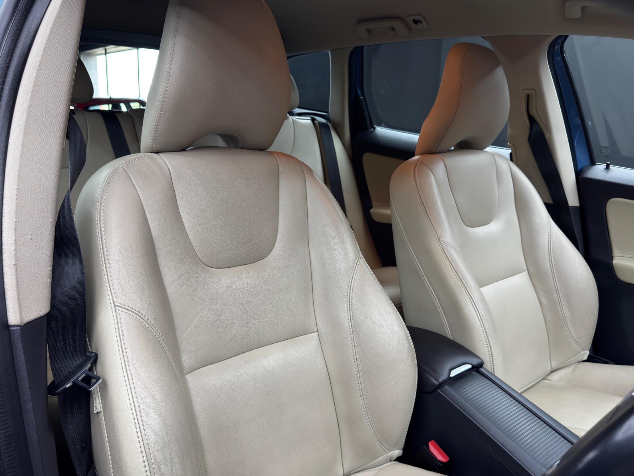 Volvo XC60 - Image 12