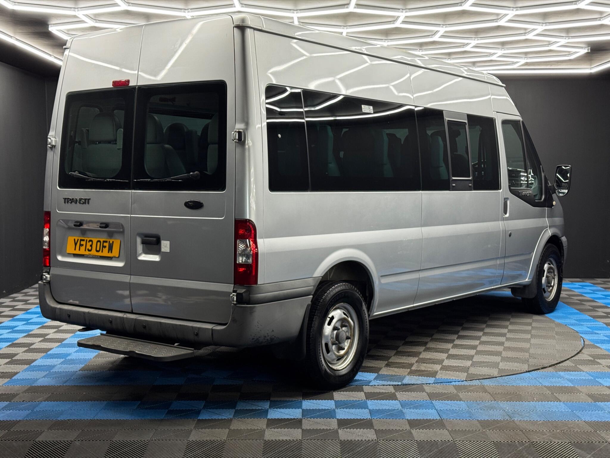 Ford Transit - Image 4