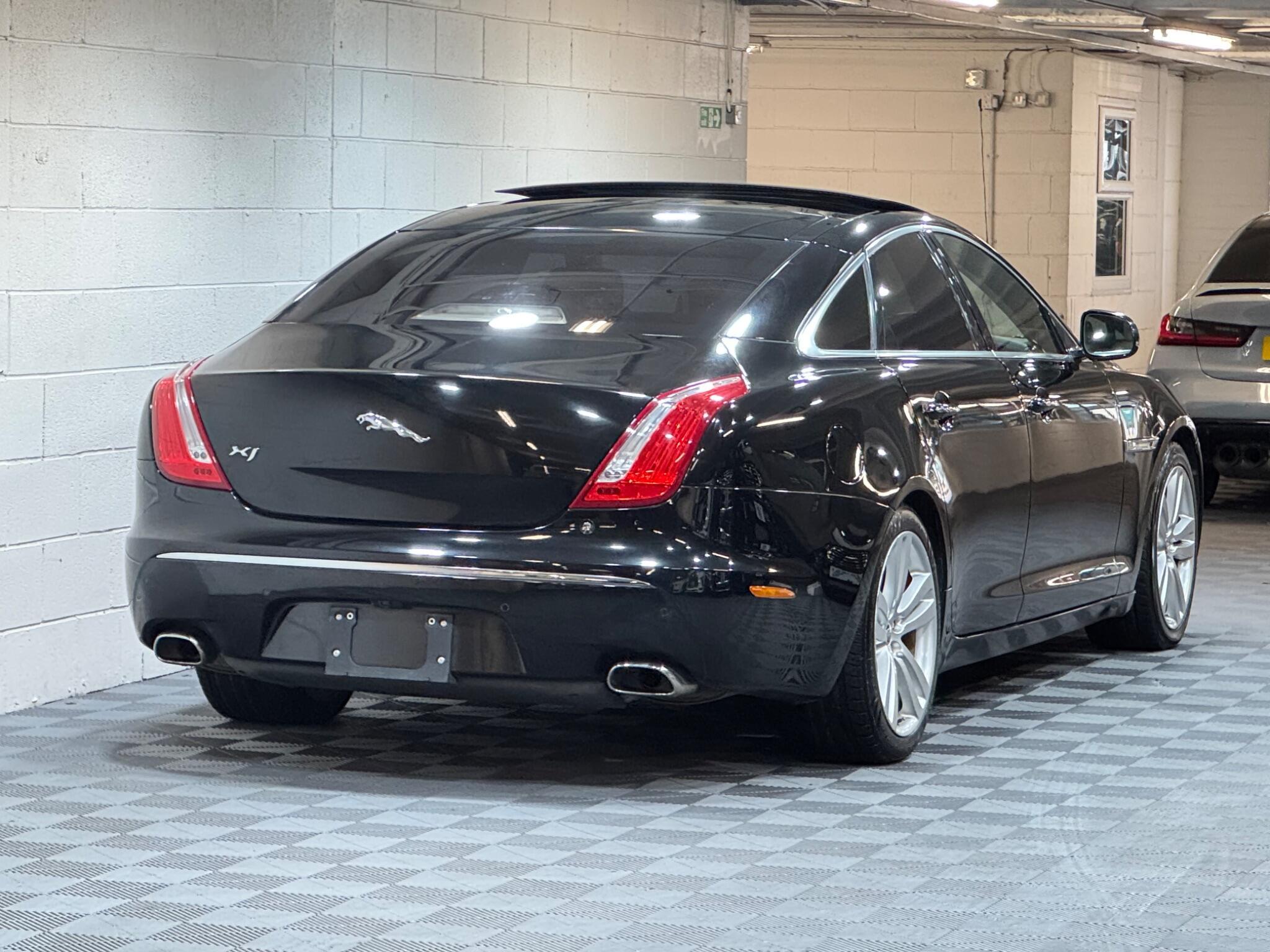 Jaguar XJ - Image 4