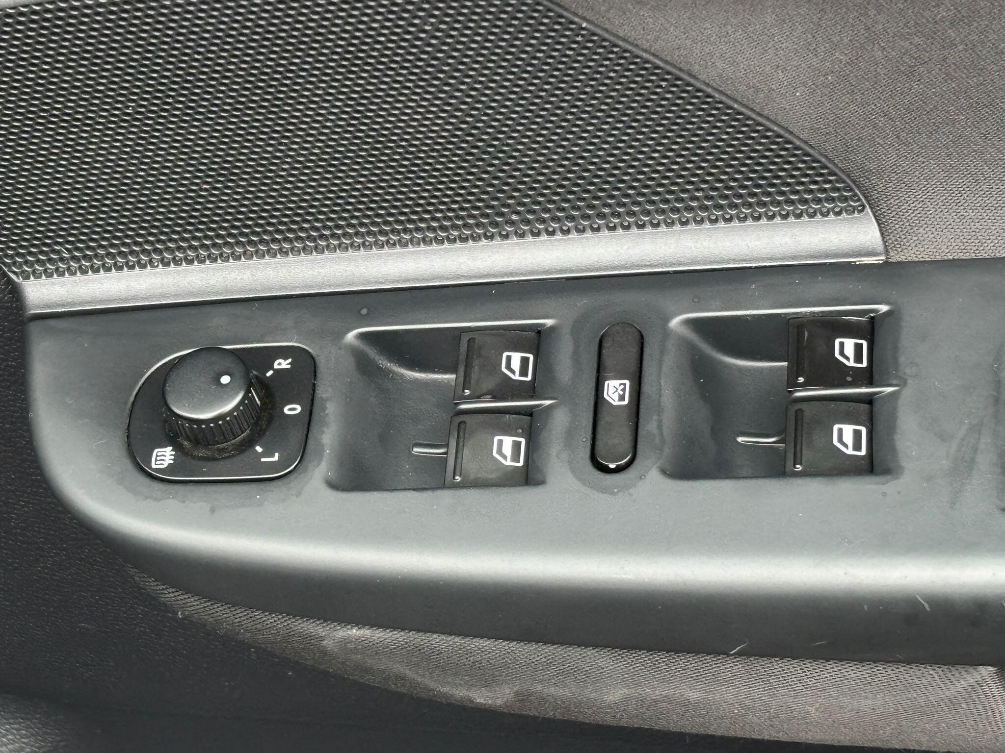 Volkswagen Golf - Image 26